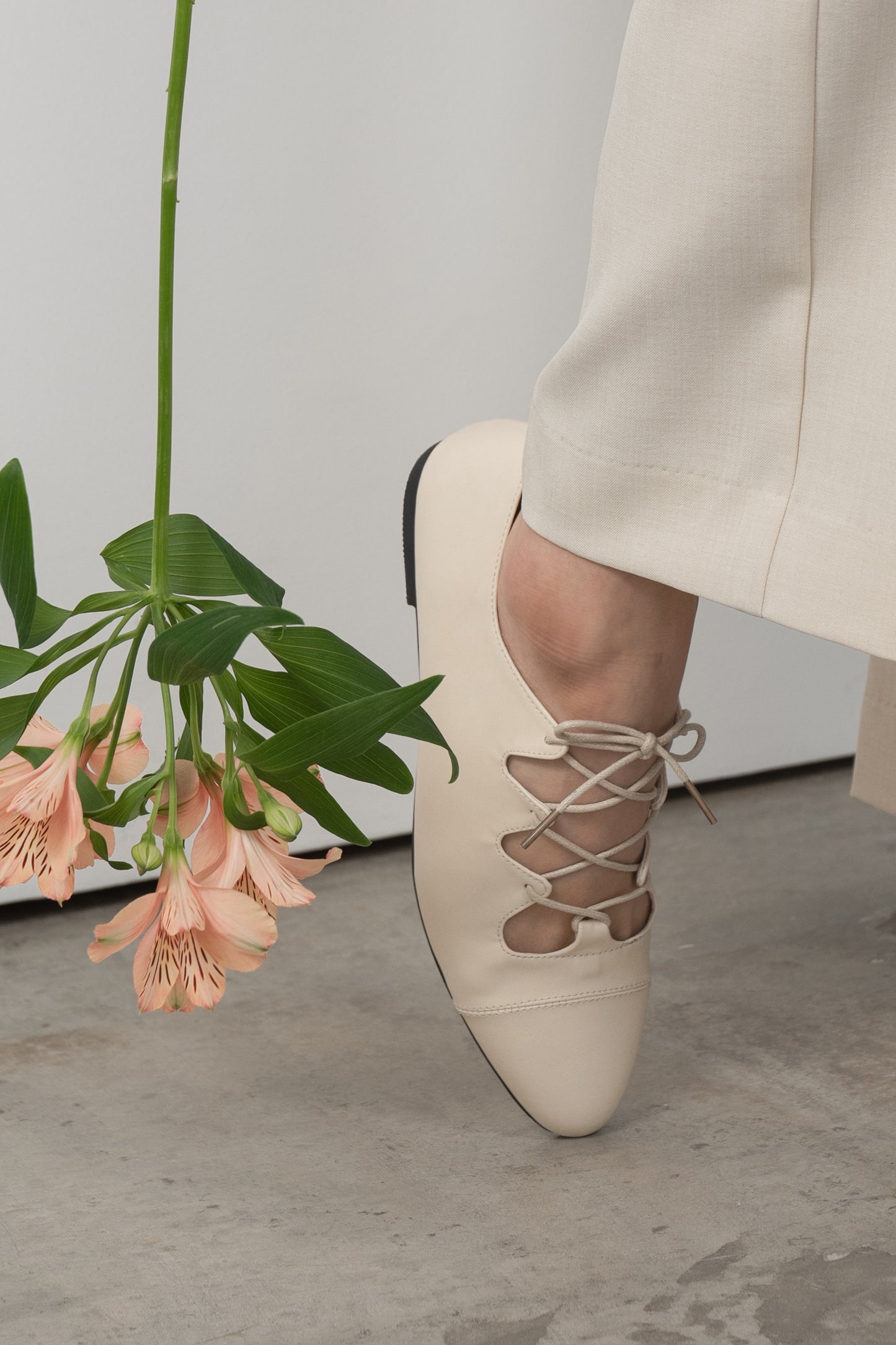 lace up flat shoes
