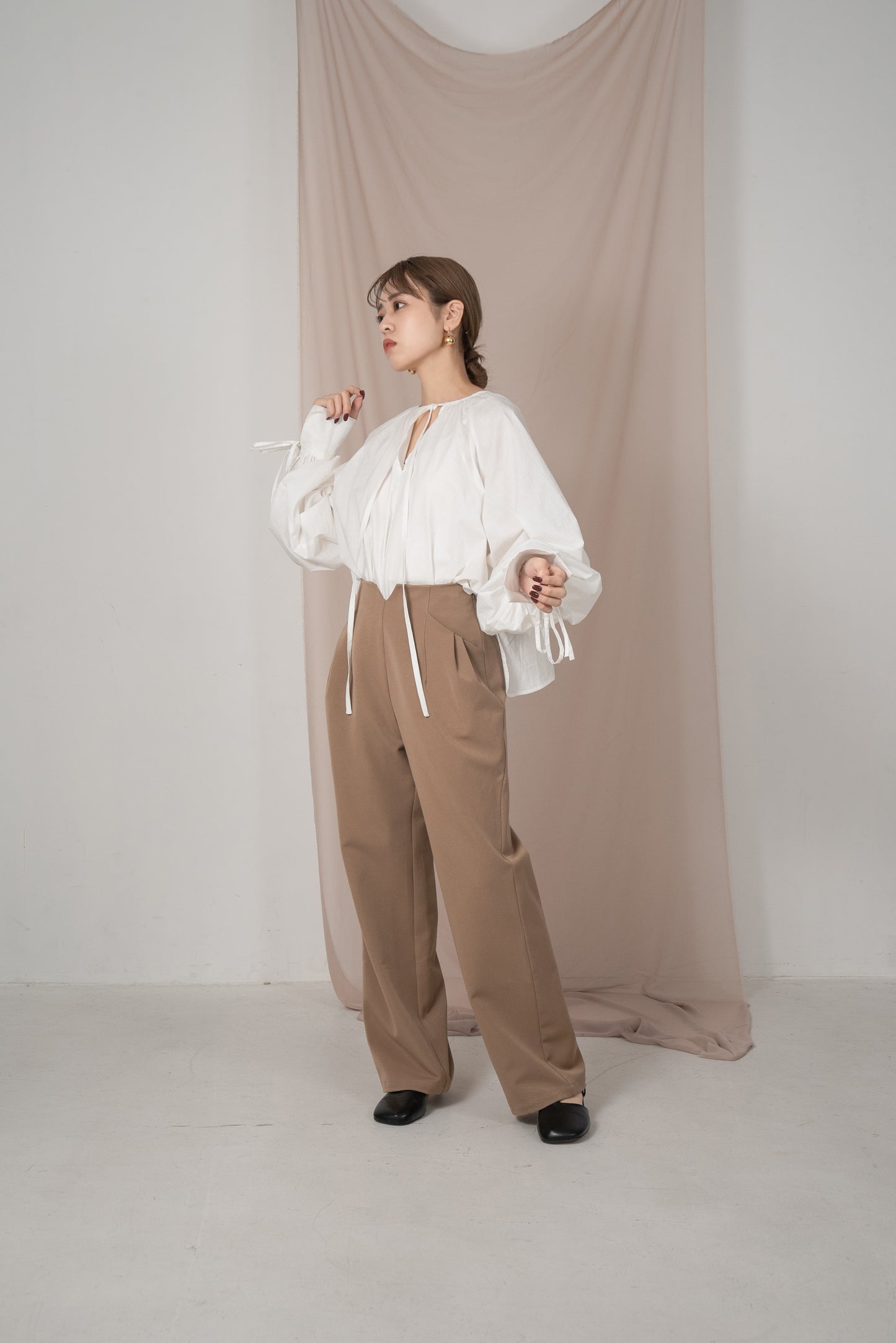 pocket tuck tapered pants