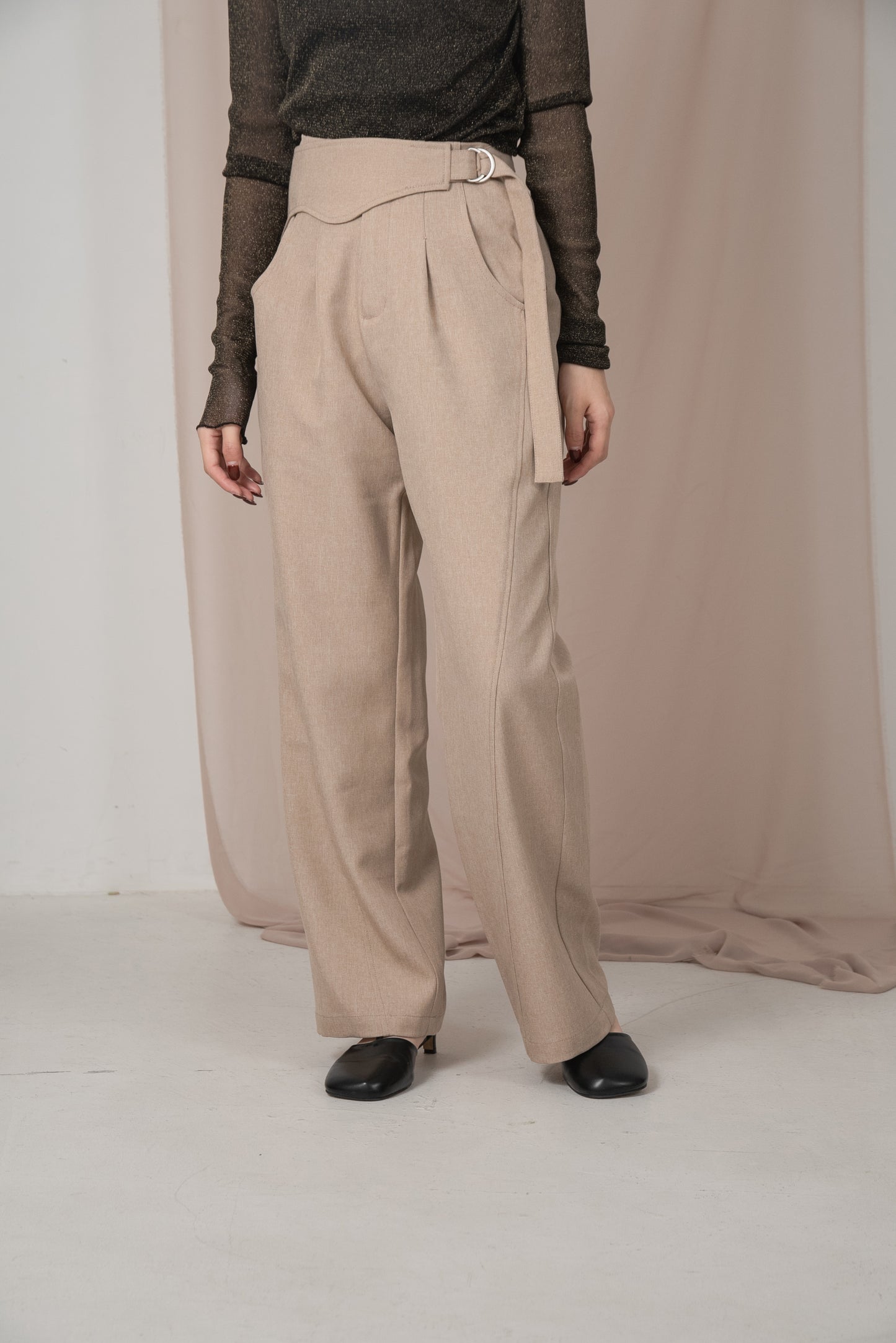nuance belt straight pants