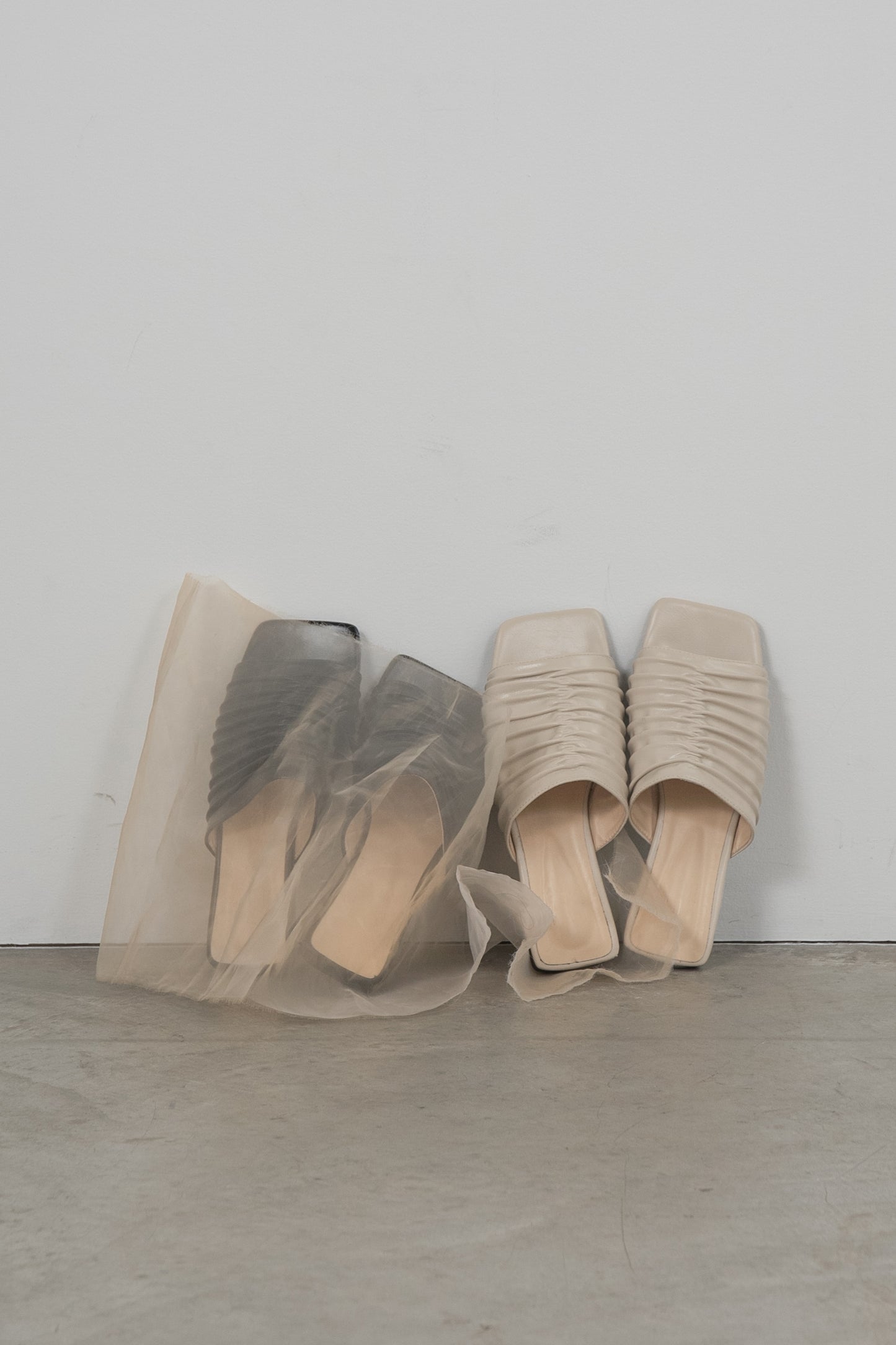 gather flat mule