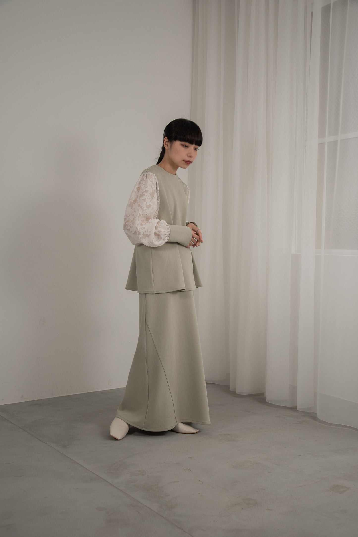 design line tuck flare skirt