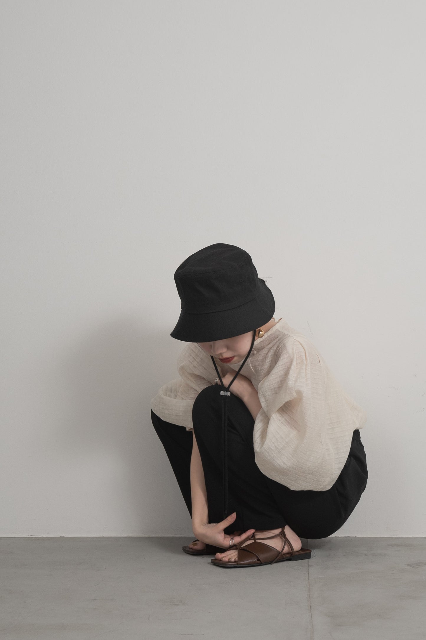 string bucket hat
