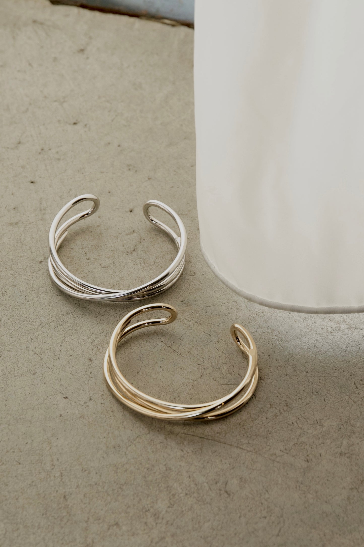 layered line bangle
