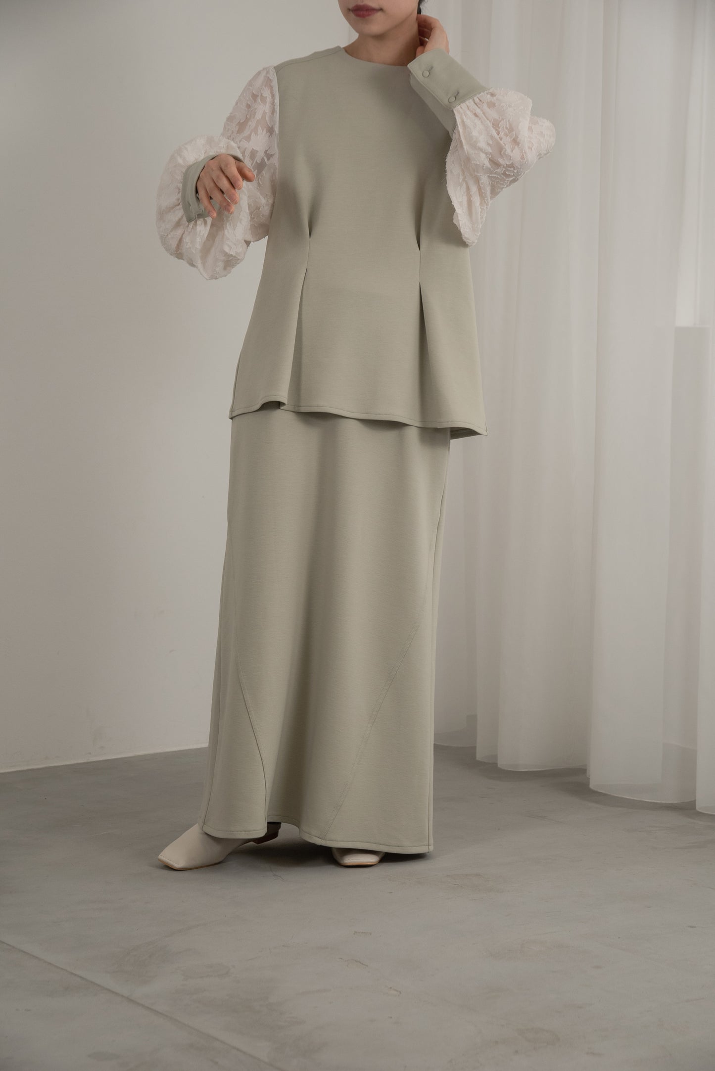 design line tuck flare skirt