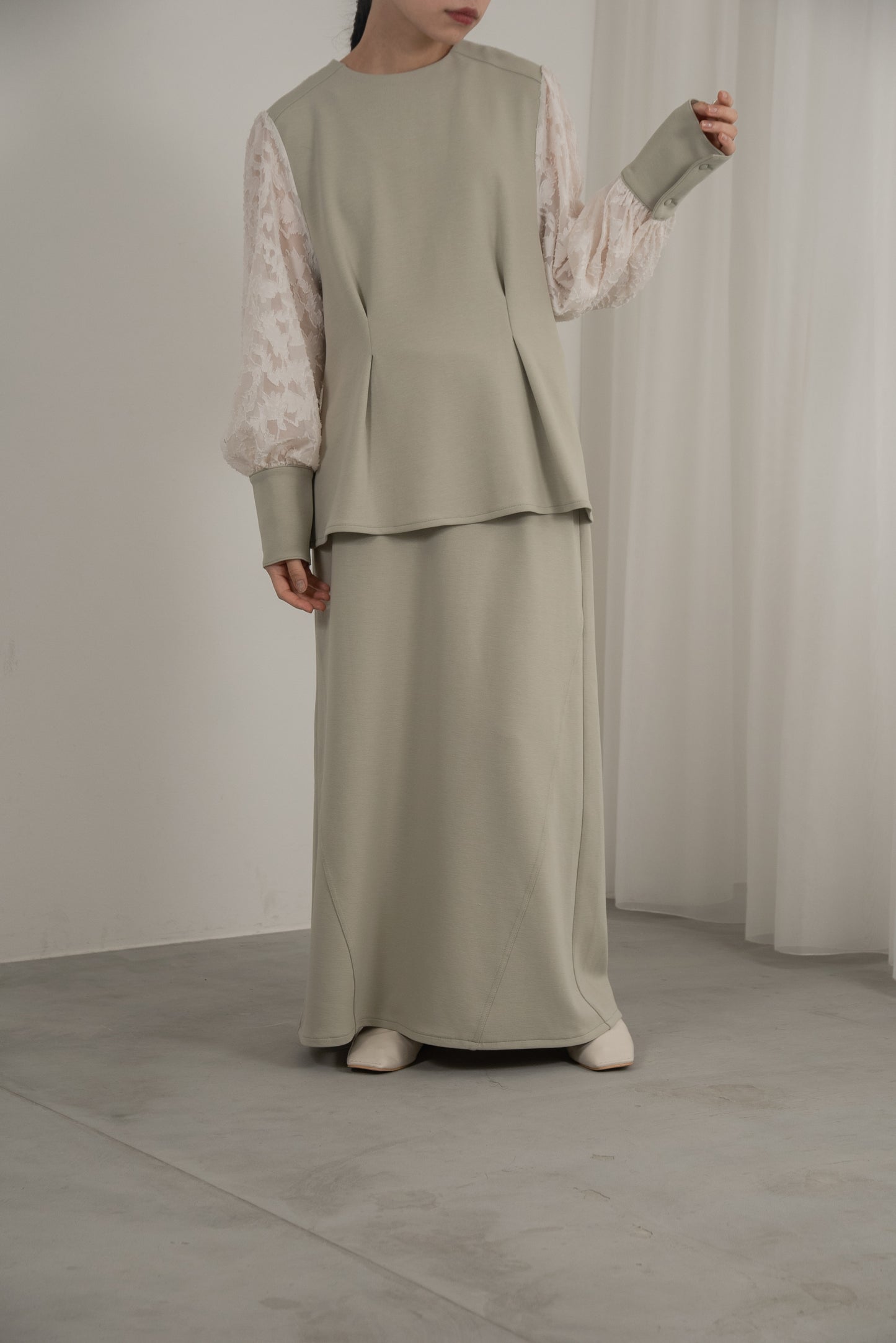 design line tuck flare skirt