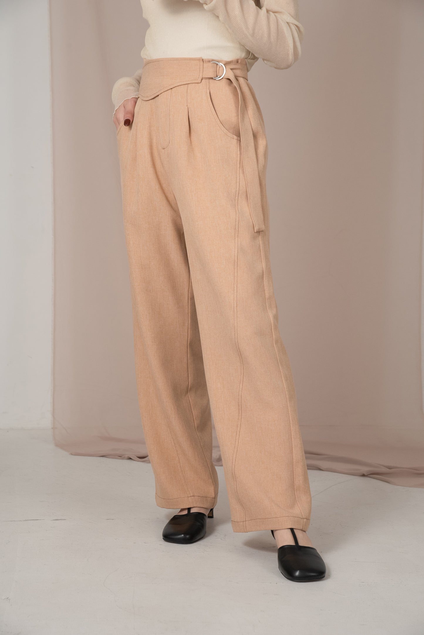nuance belt straight pants