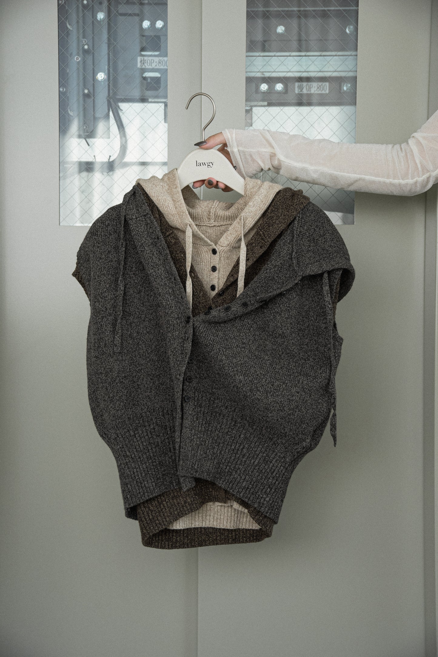 melange yarn string hood knit vest