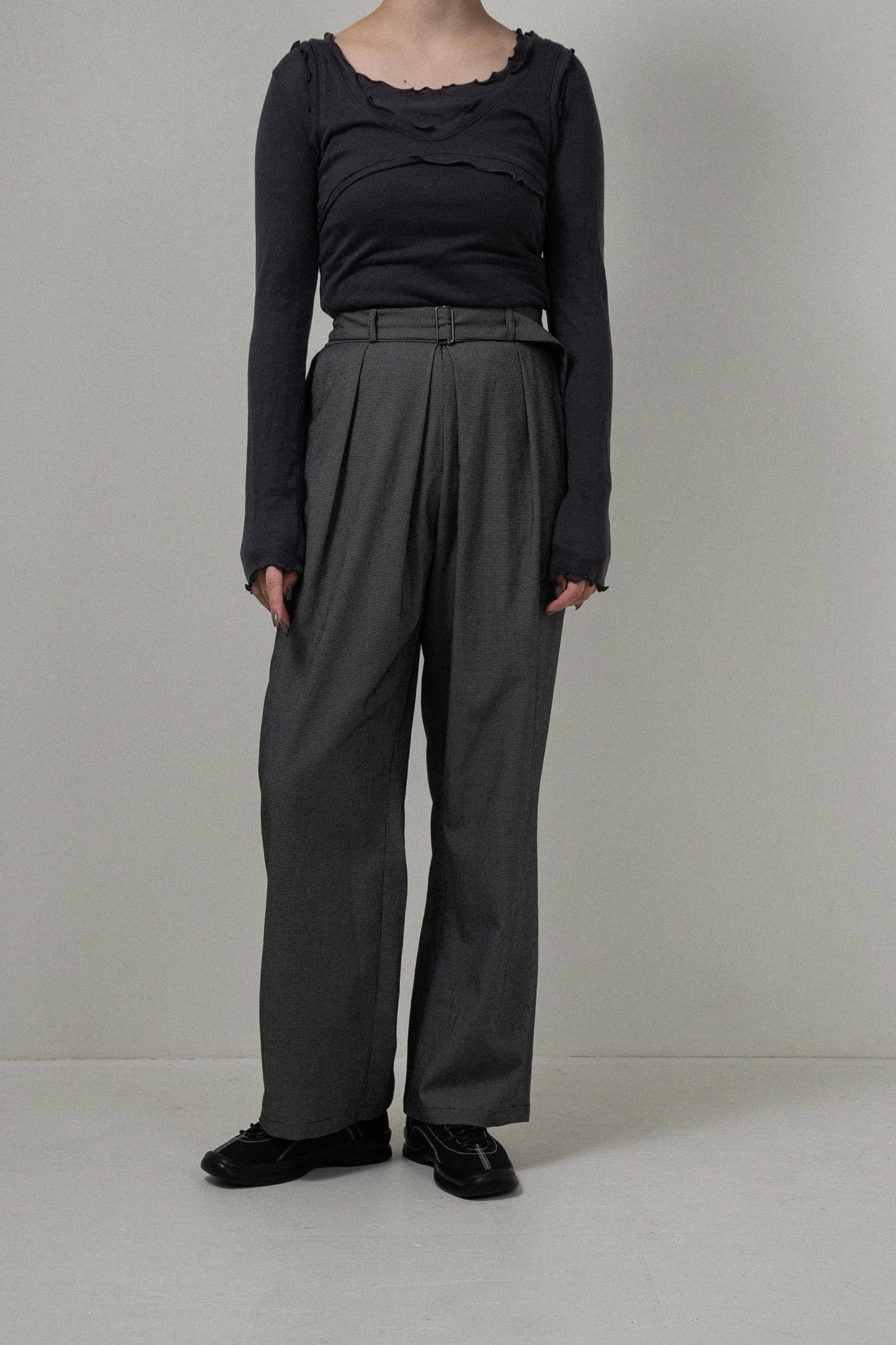 belt set center tuck check pants