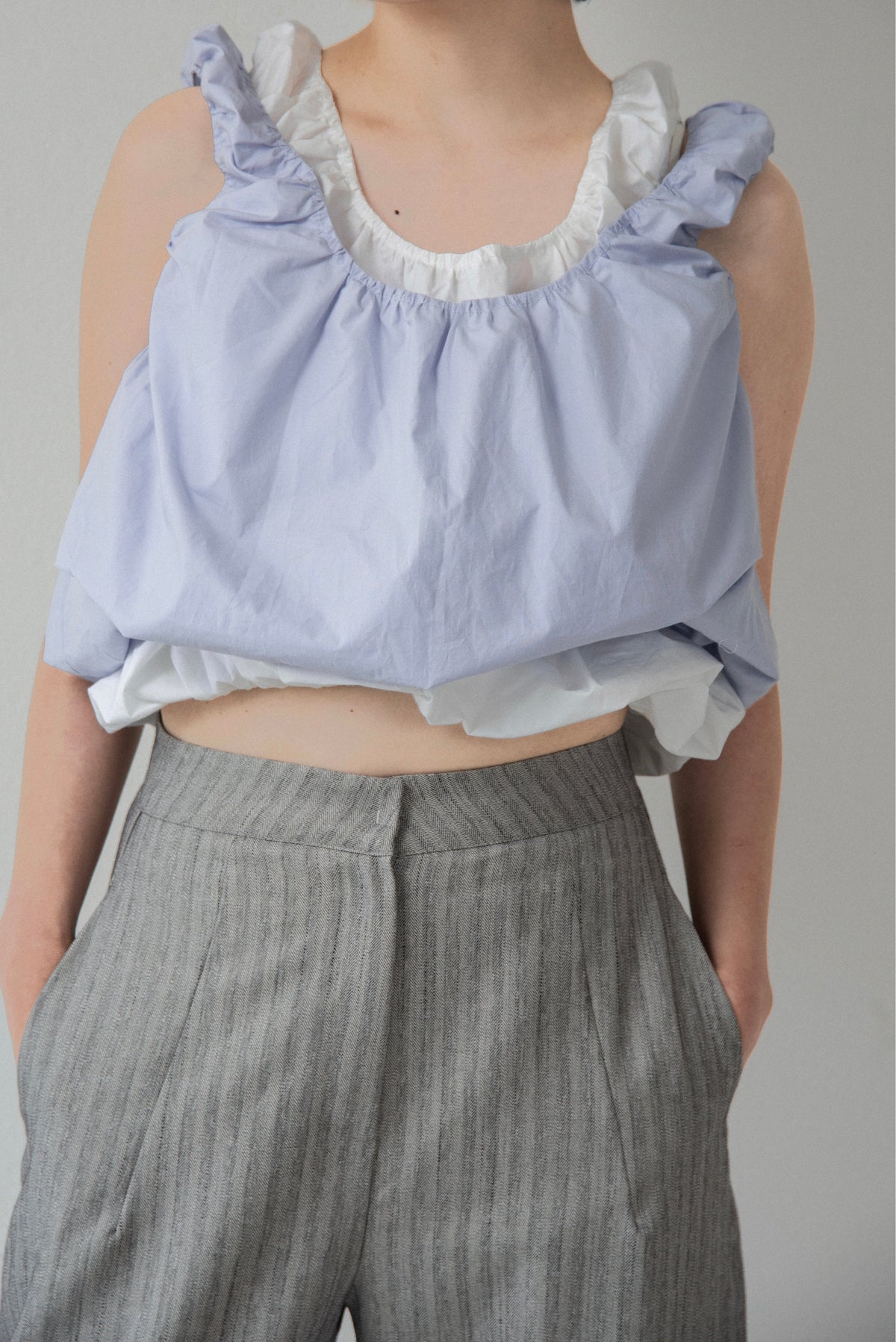 balloon gather sleeveless tops