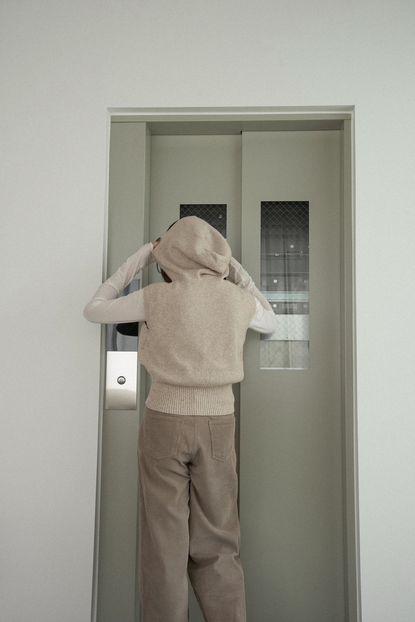 melange yarn string hood knit vest