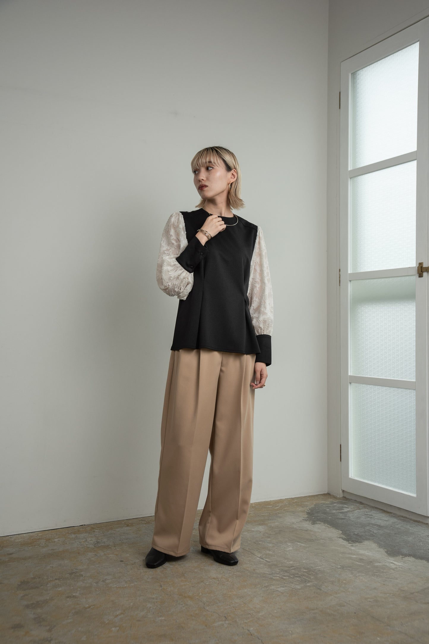 jacquard lace volume sleeve tuck blouse