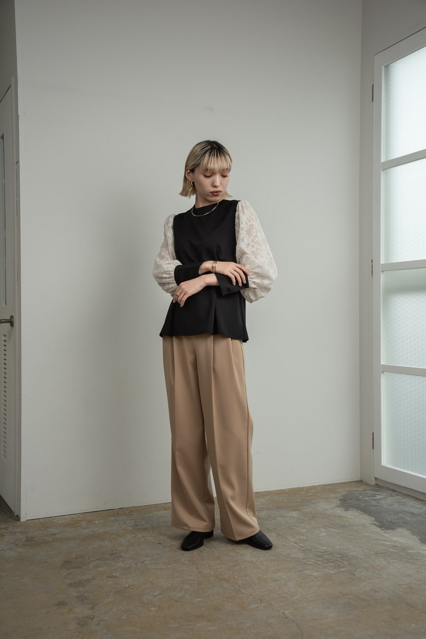 jacquard lace volume sleeve tuck blouse