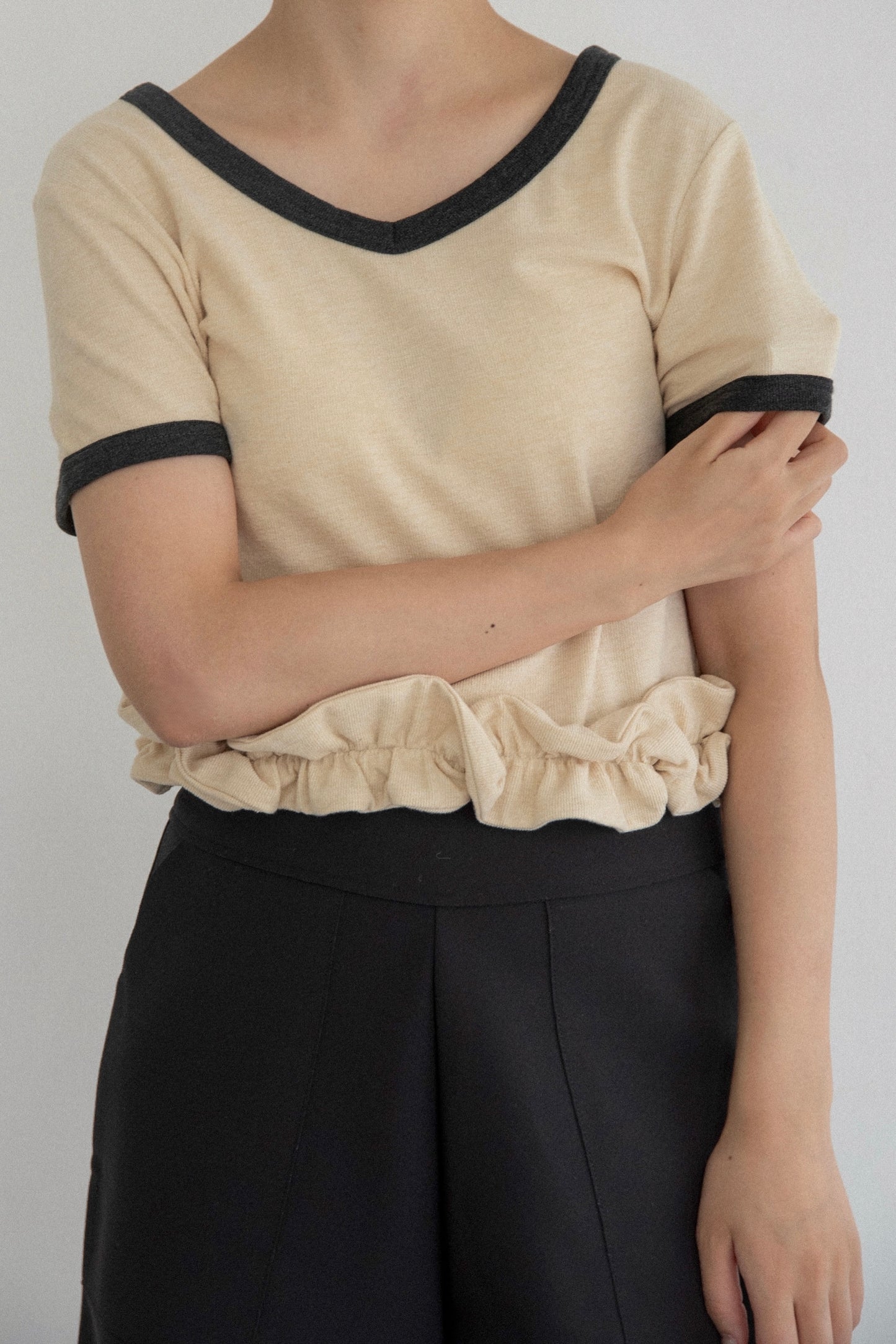 bicolor hem ruffle v tops