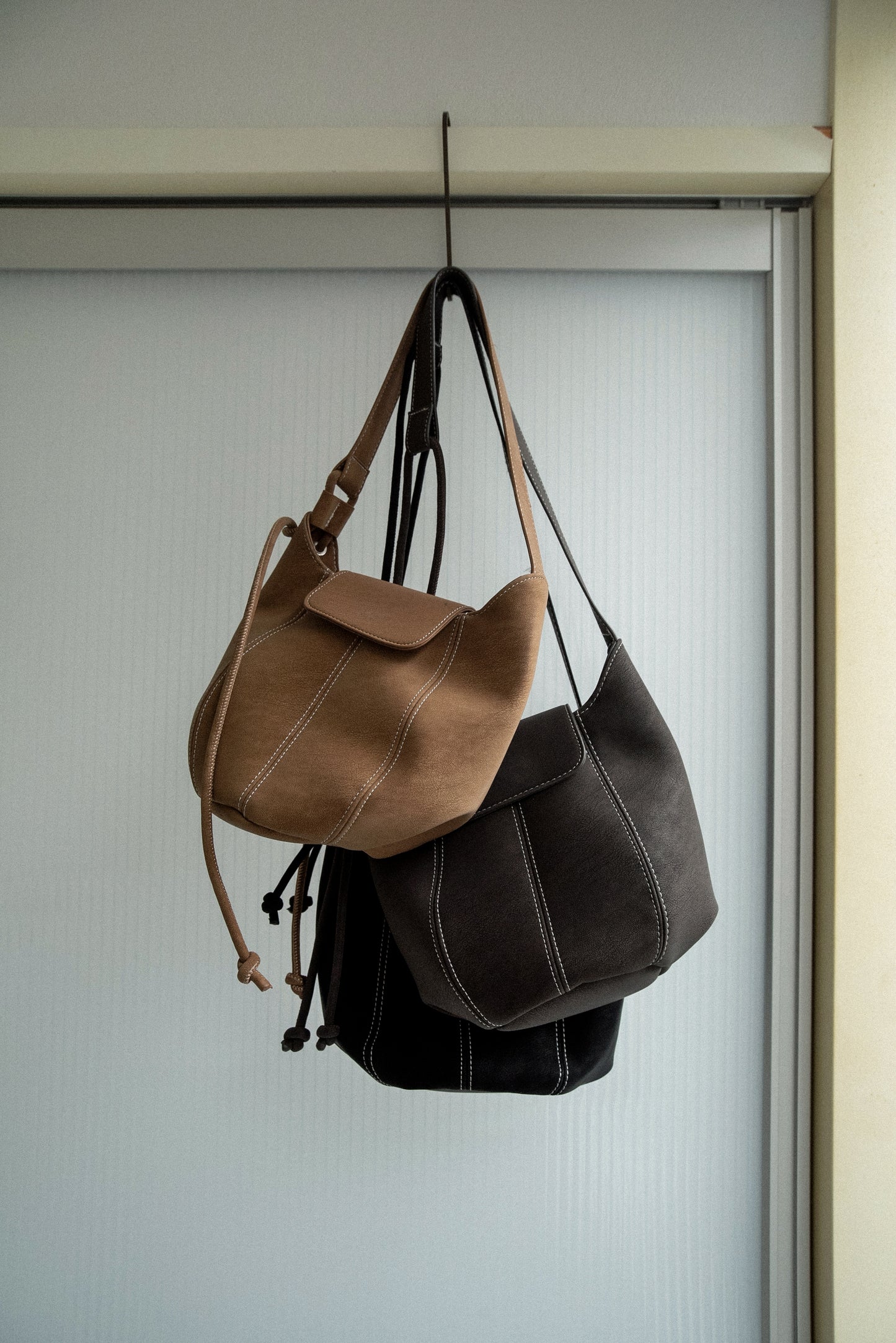 2way round form flap bag