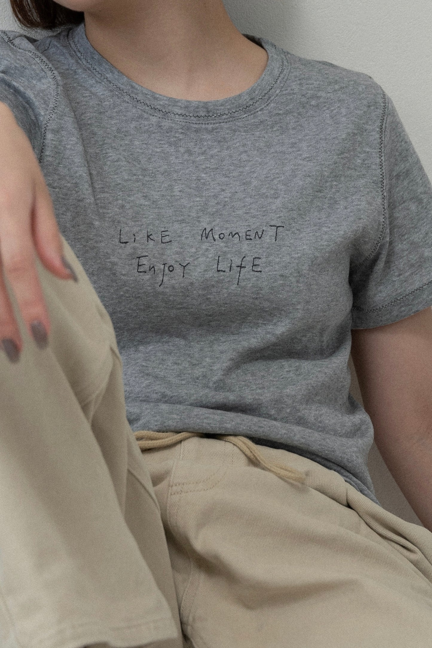 contrast stitch logo t