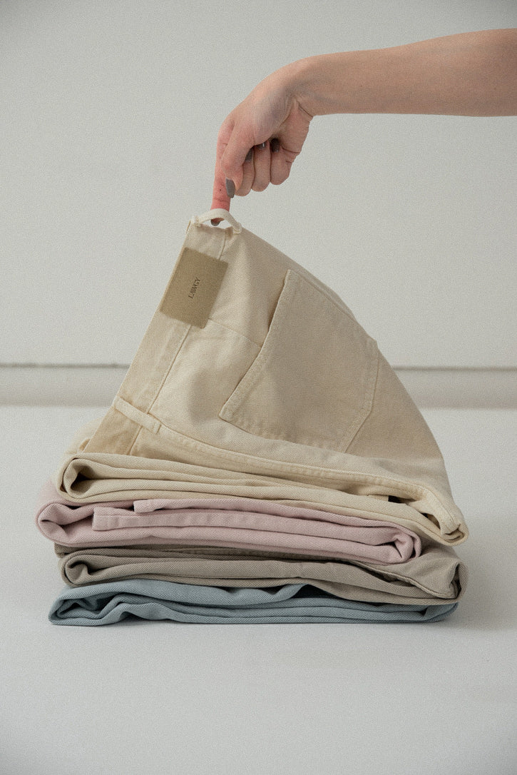 tuck button accent color pants
