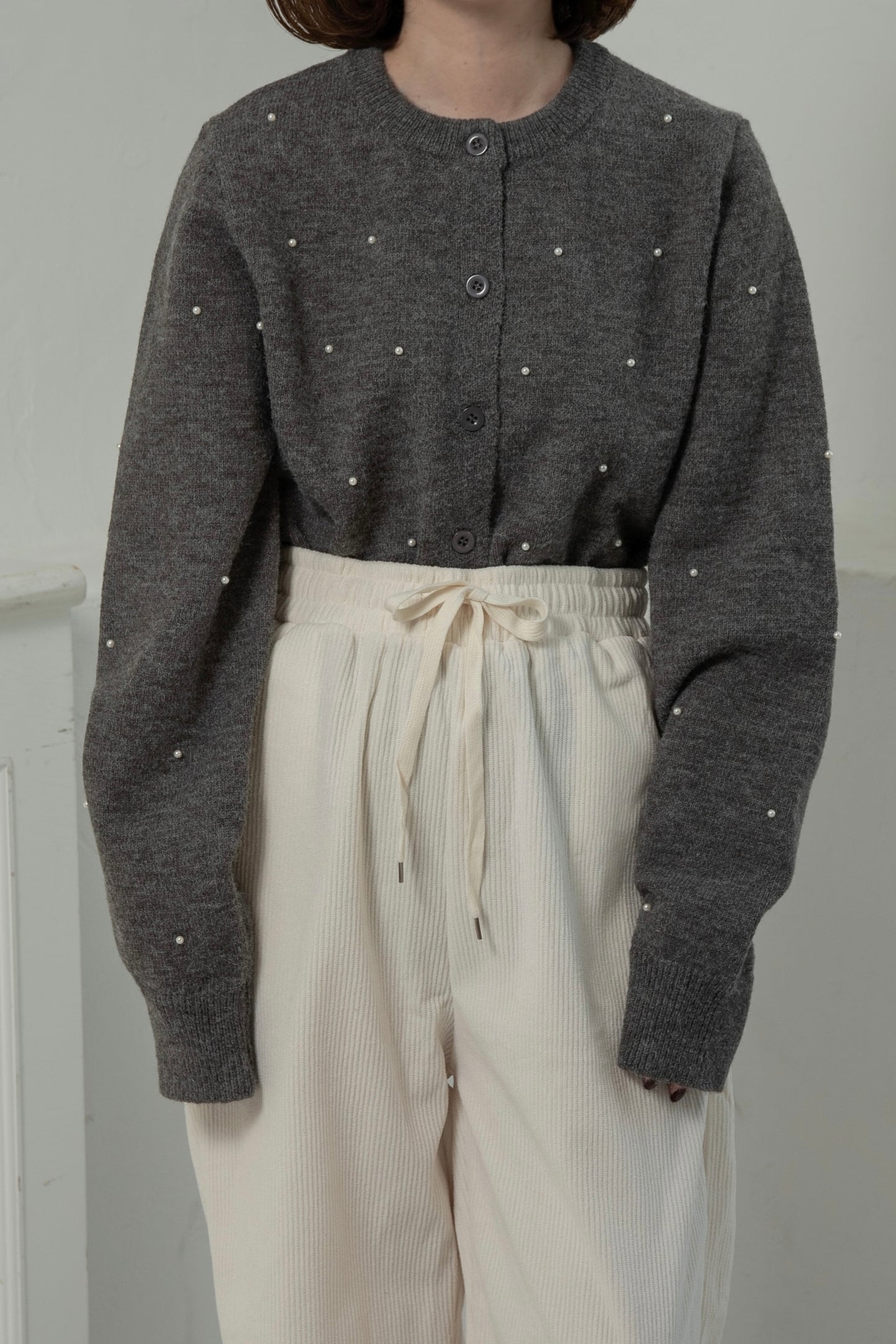 pearl like simple silhouette cardigan