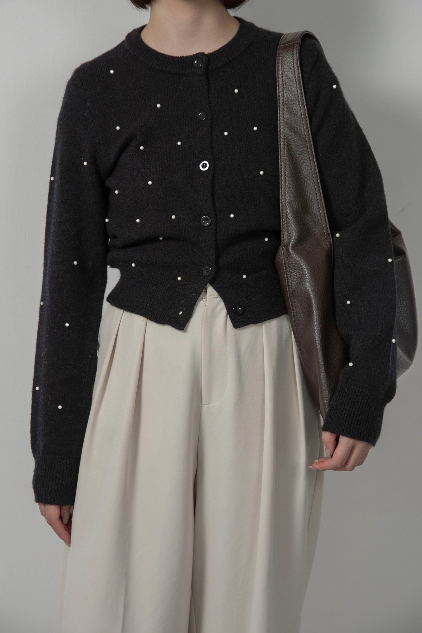 pearl like simple silhouette cardigan