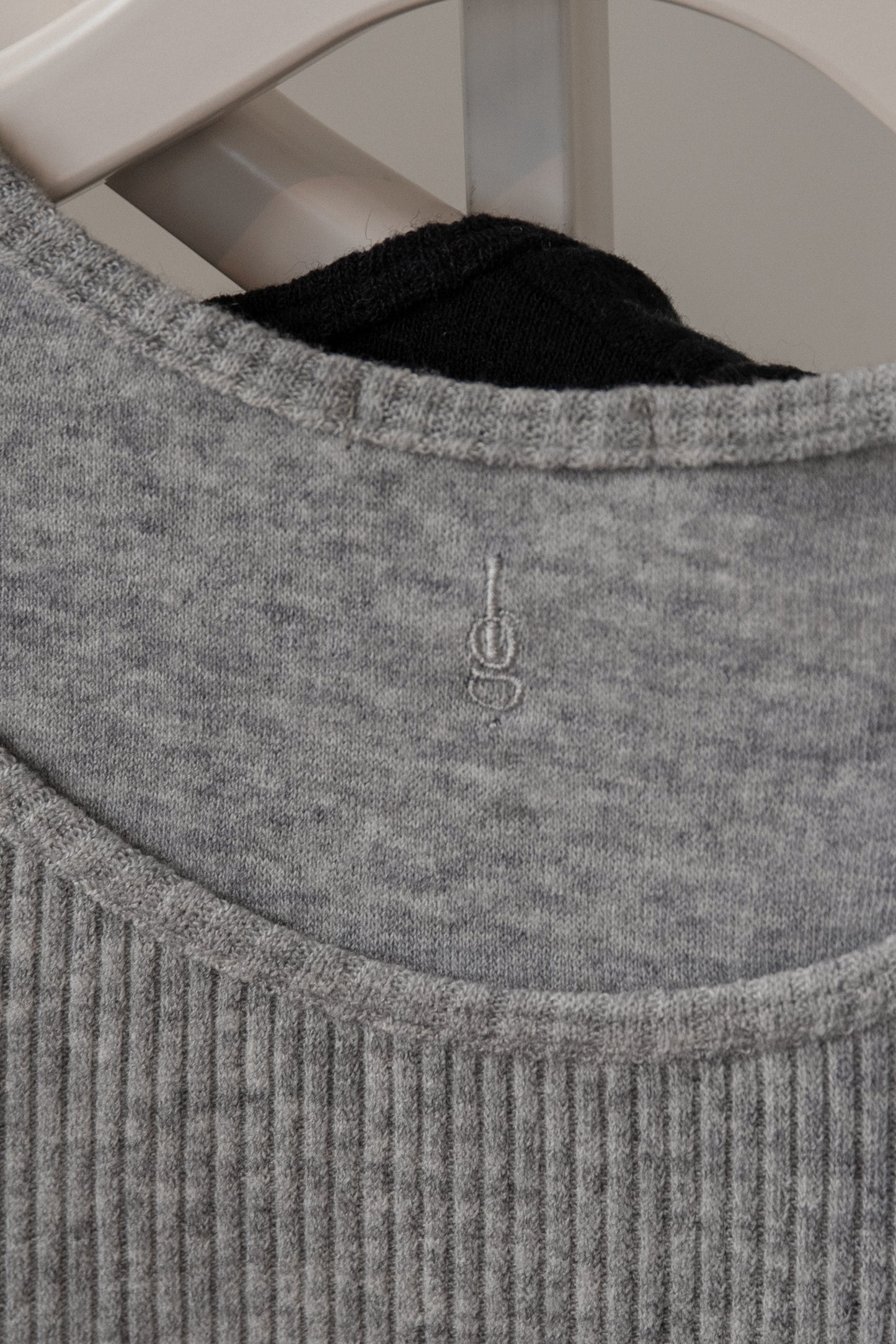 crew neck like layered pattern tops