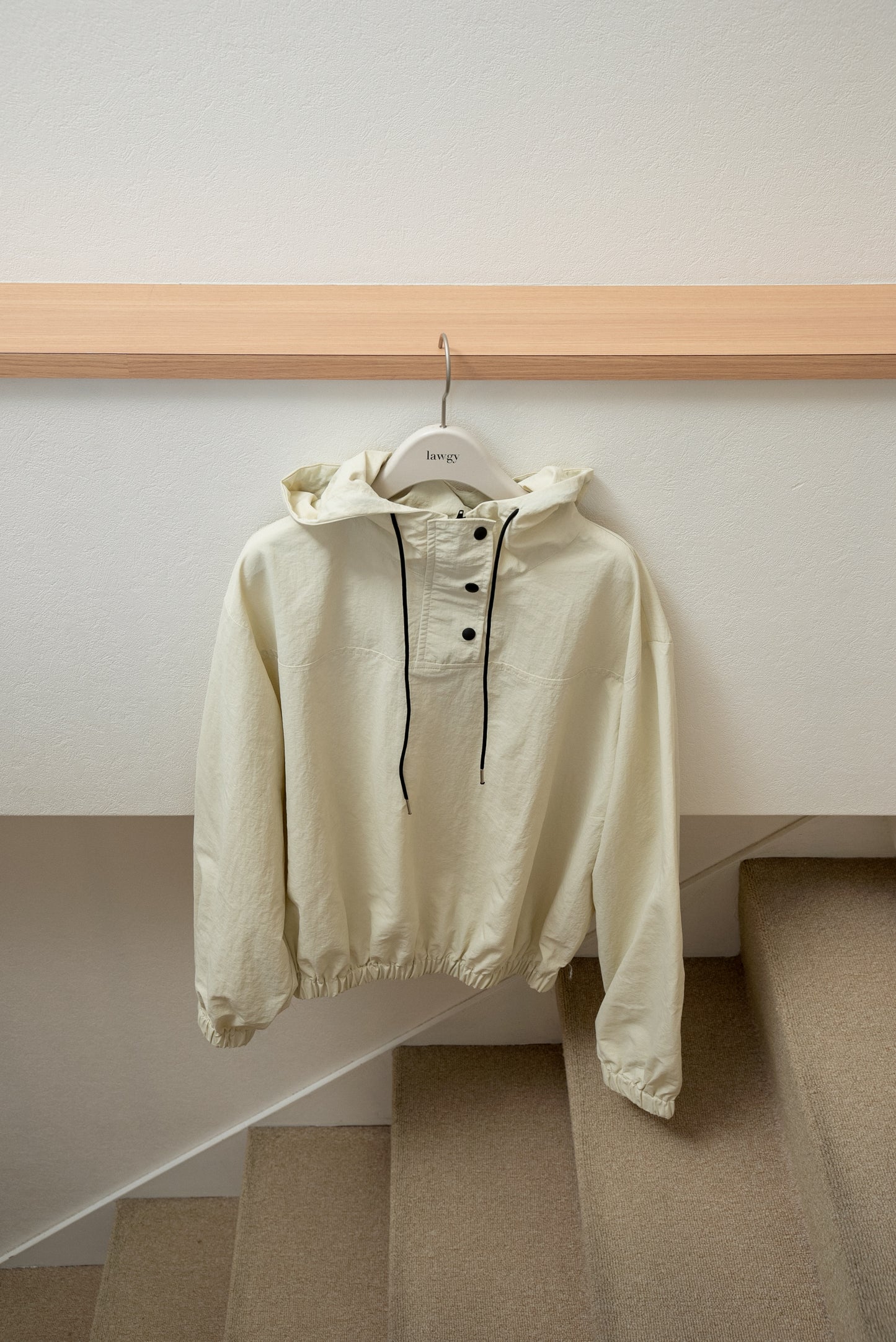 half button shaka hooded blouson