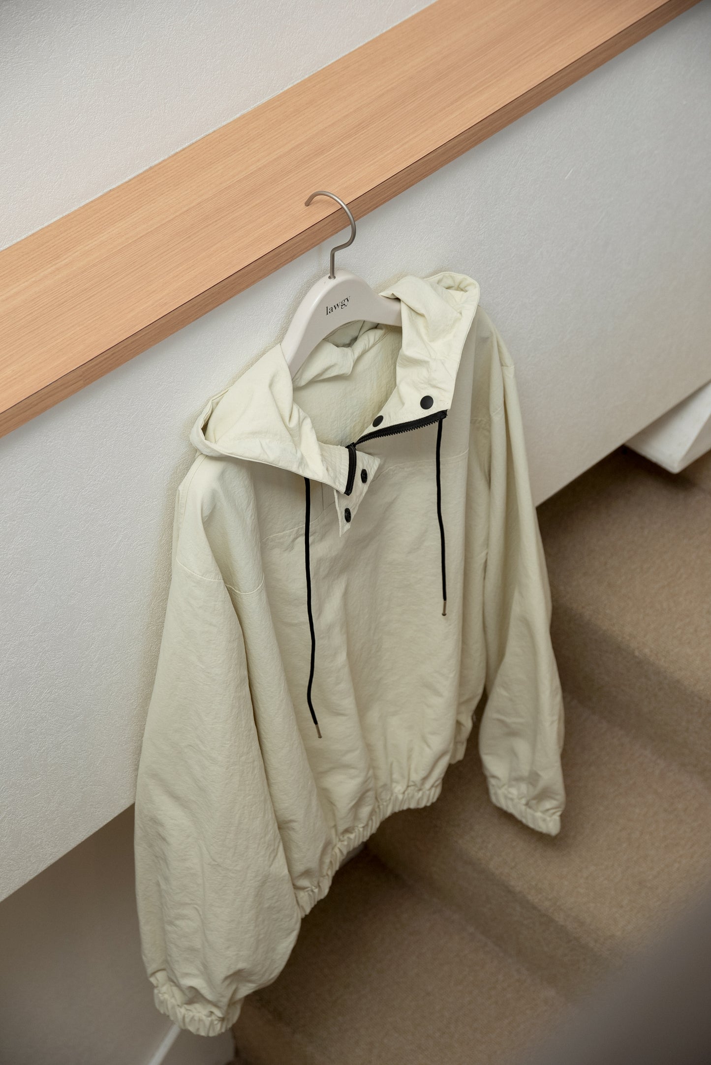 half button shaka hooded blouson