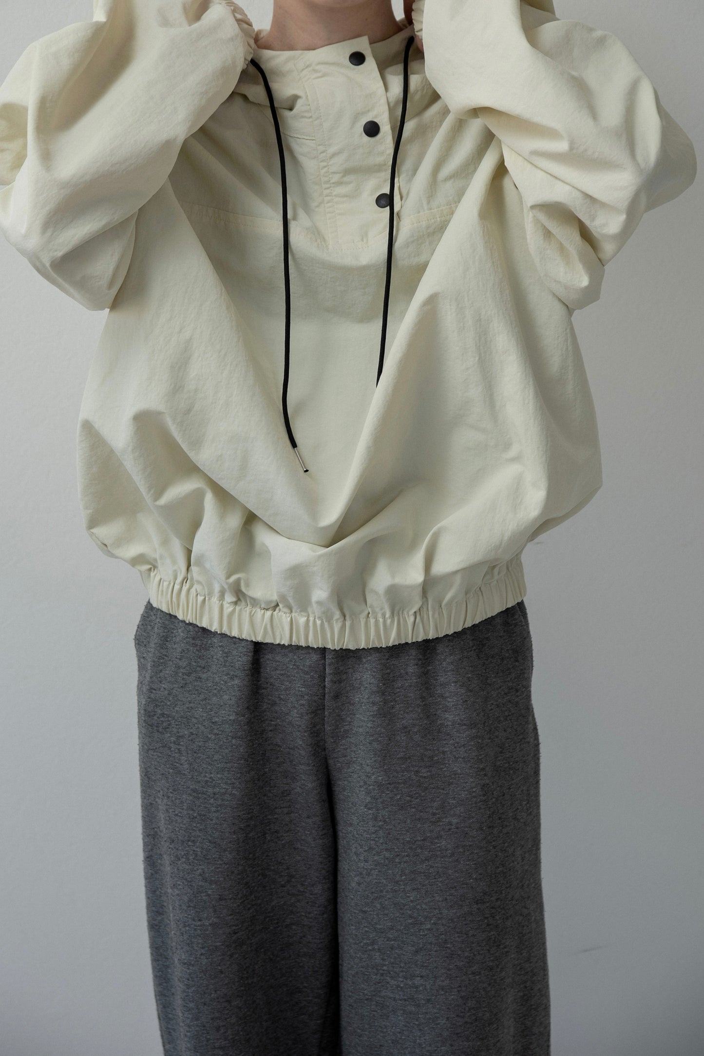 half button shaka hooded blouson