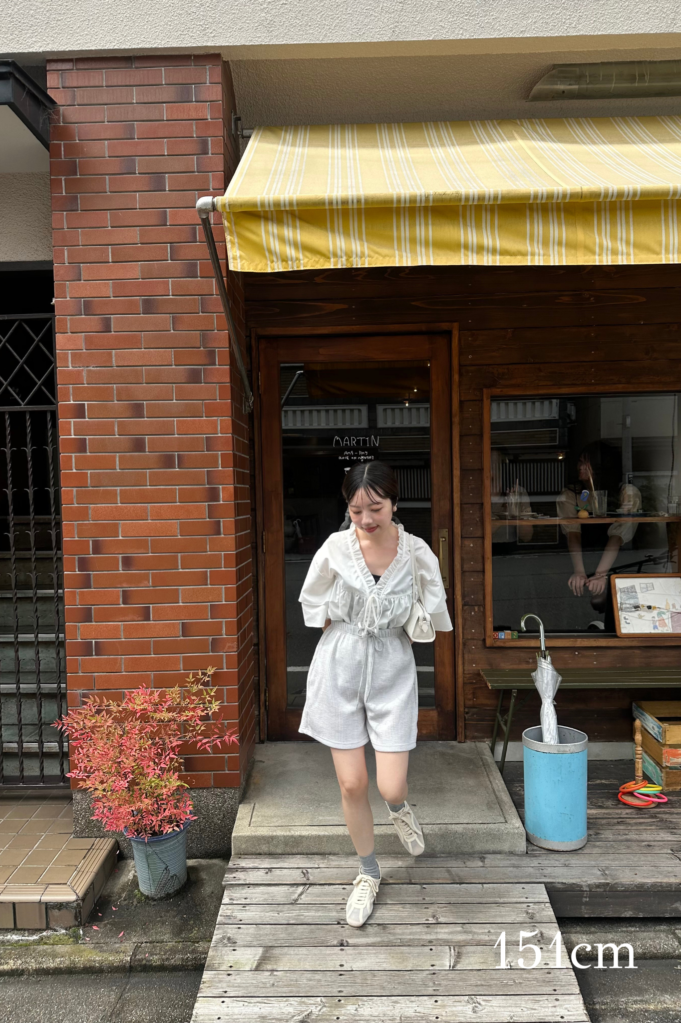 v frill line gather ribbon blouse