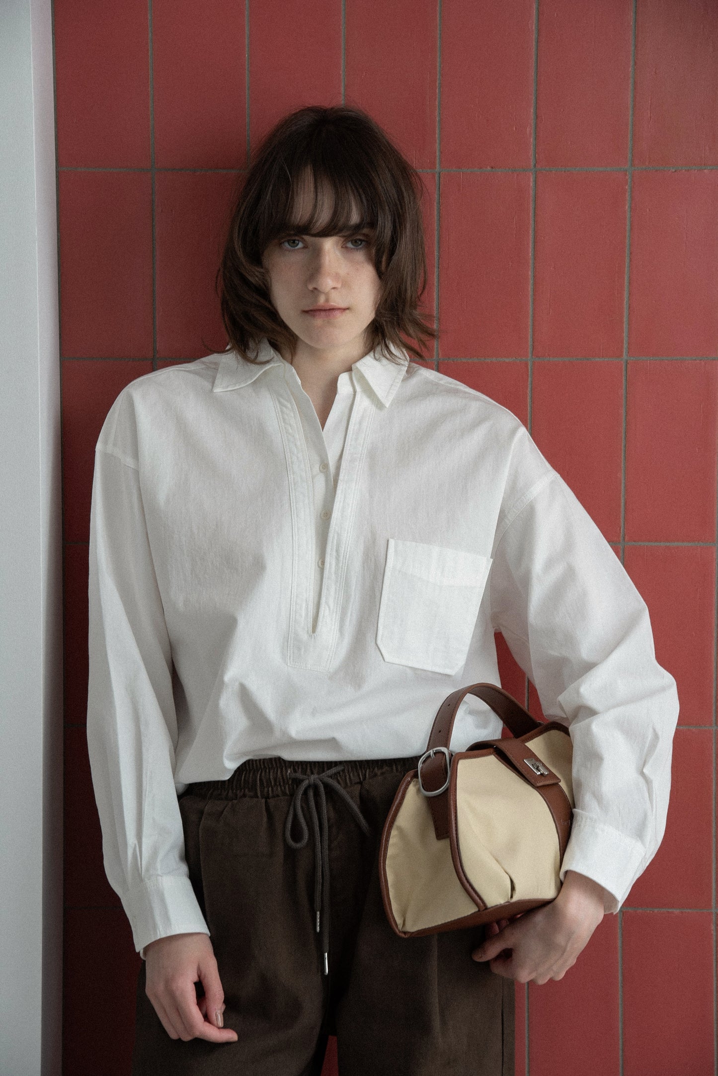 double wind accent v neck shirt