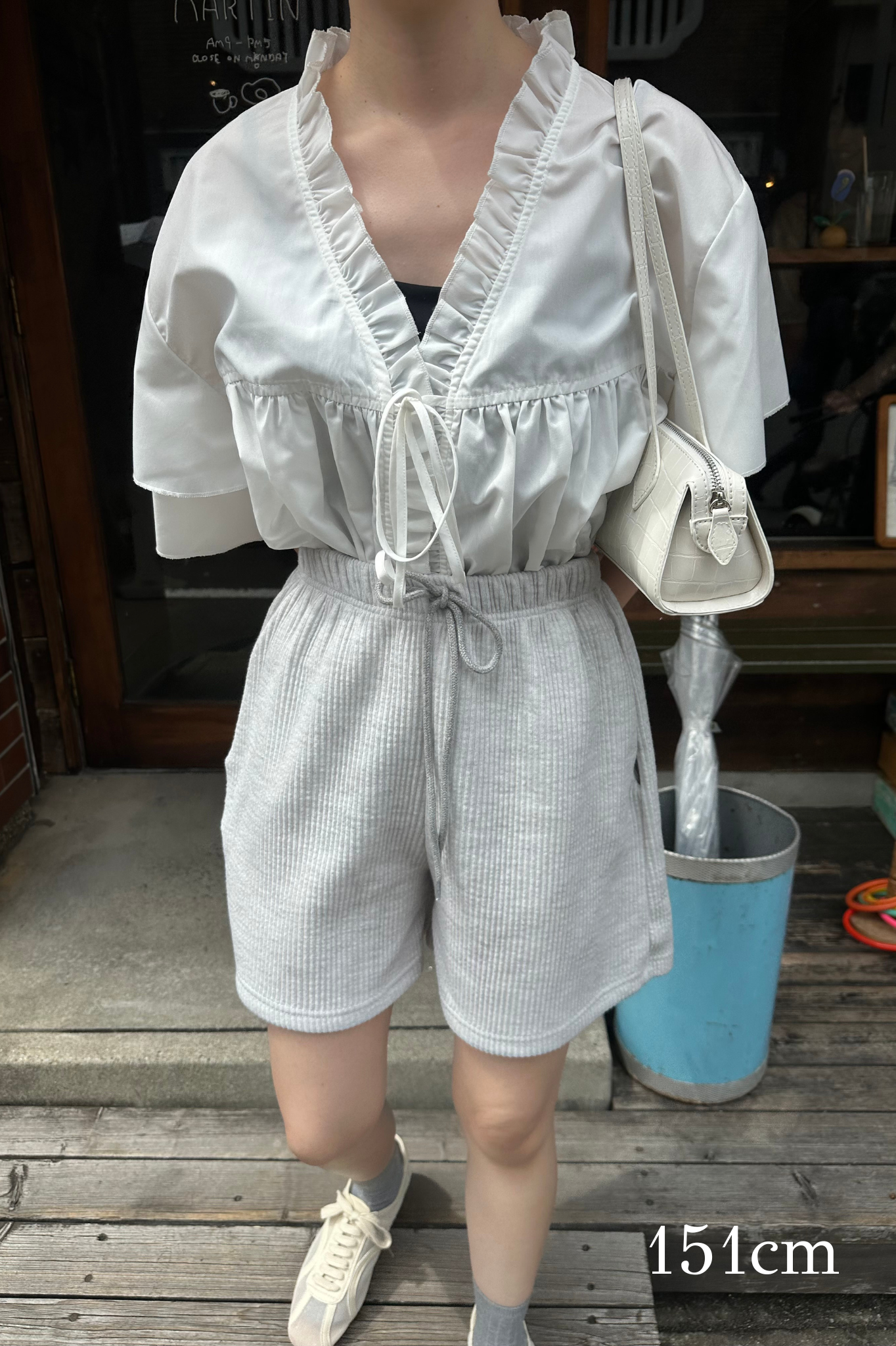 v frill line gather ribbon blouse