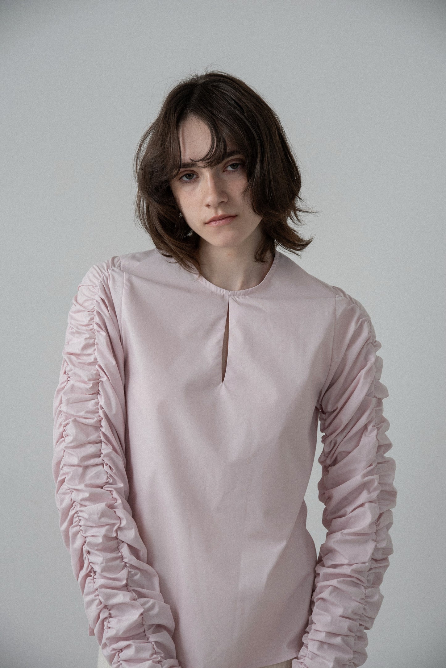 whip sleeve front hole blouse