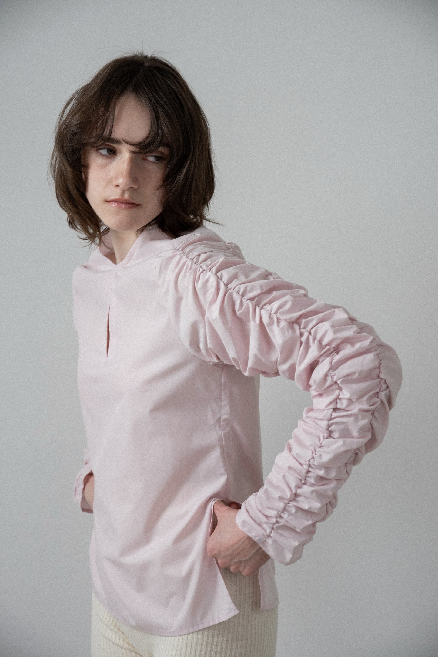 whip sleeve front hole blouse