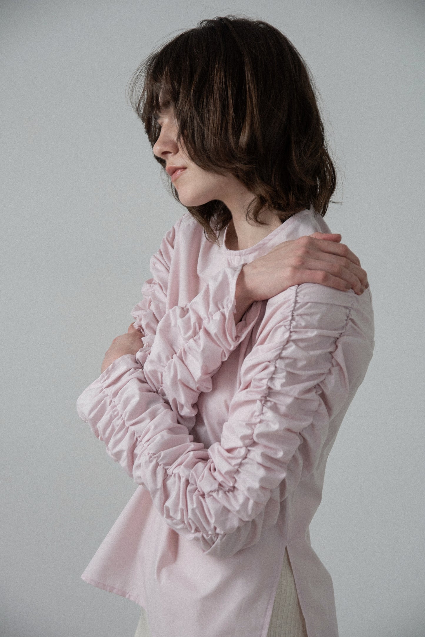 whip sleeve front hole blouse