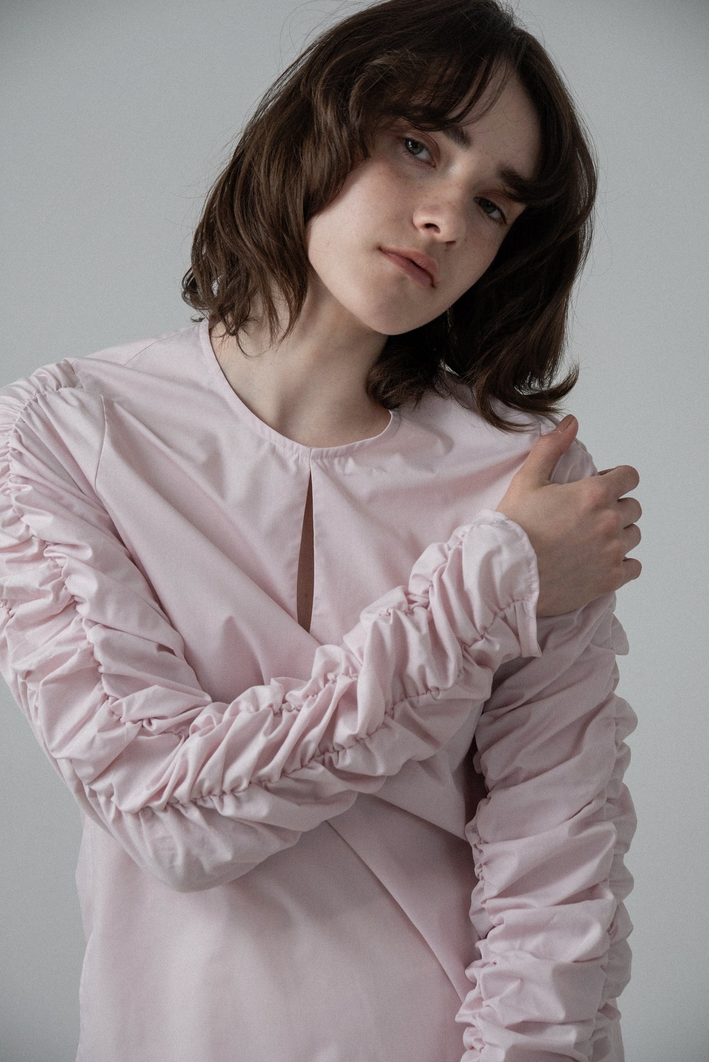 whip sleeve front hole blouse