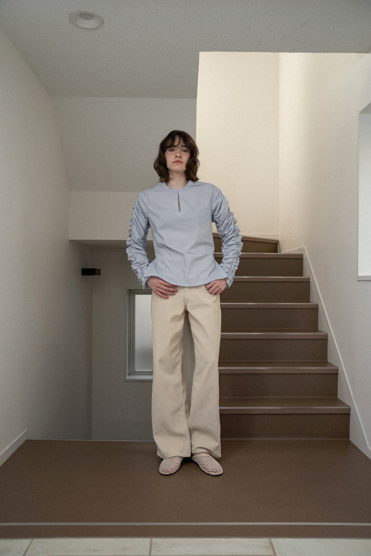 whip sleeve front hole blouse