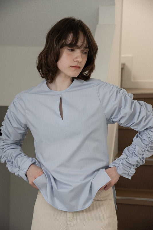 whip sleeve front hole blouse