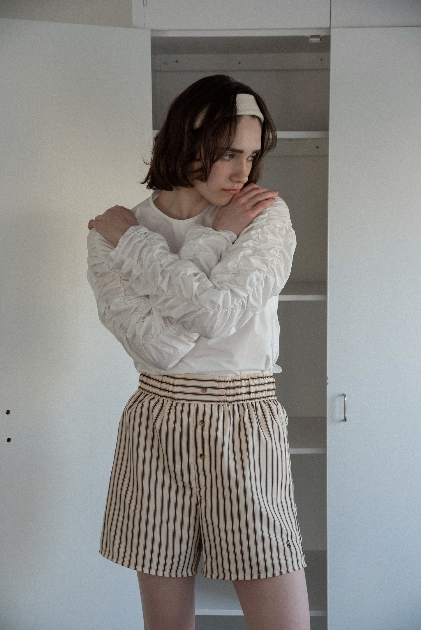 whip sleeve front hole blouse