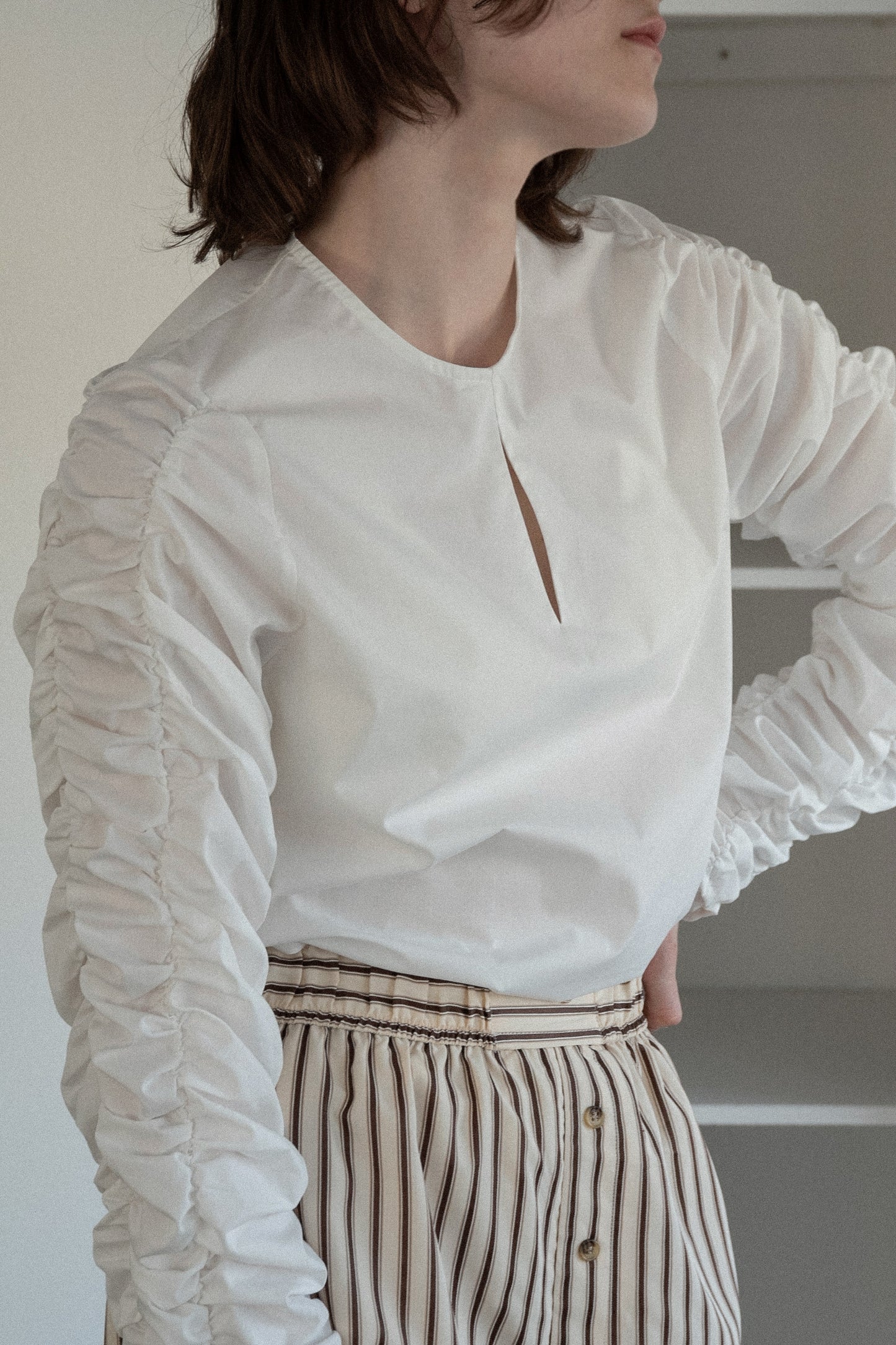 whip sleeve front hole blouse