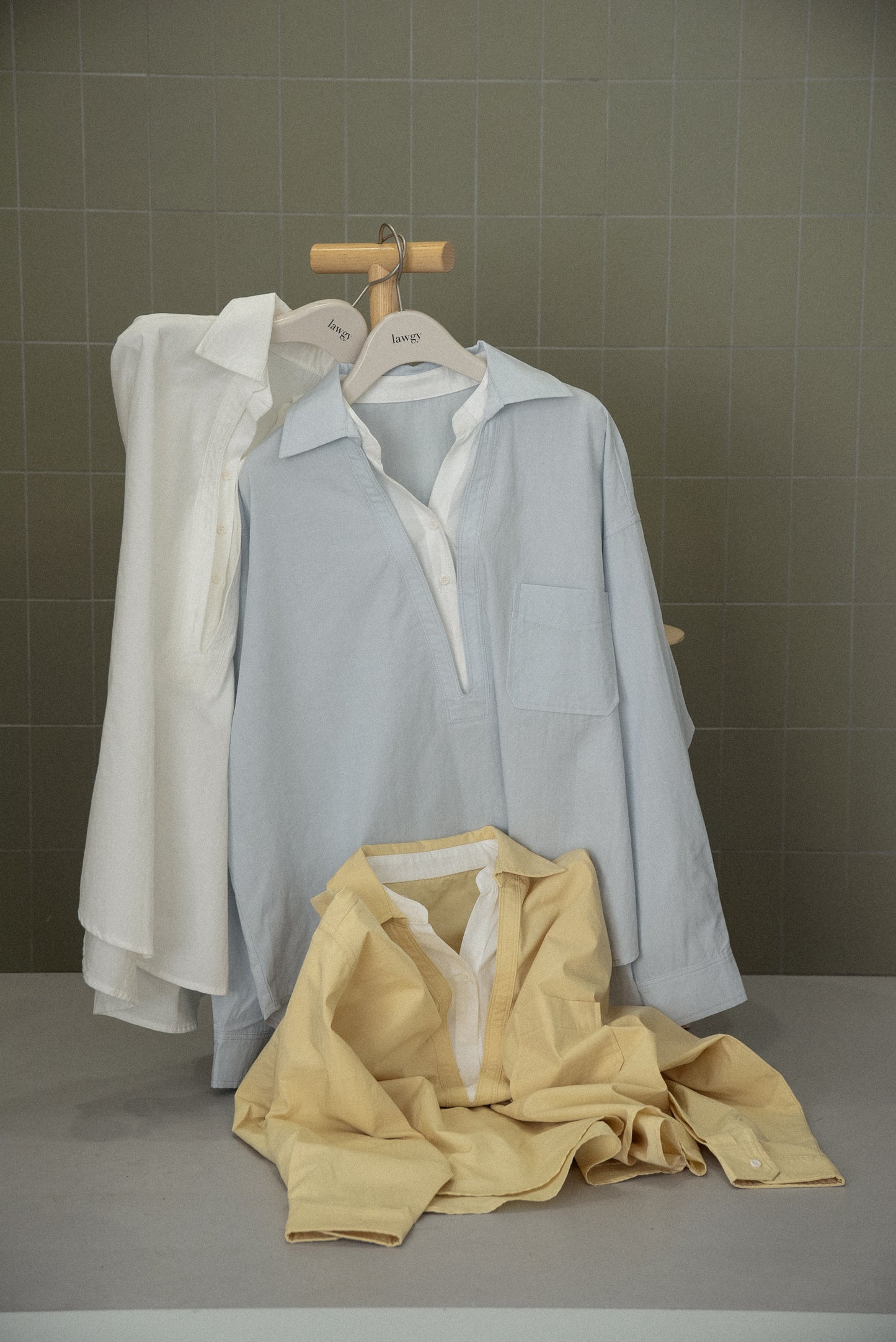 double wind accent v neck shirt