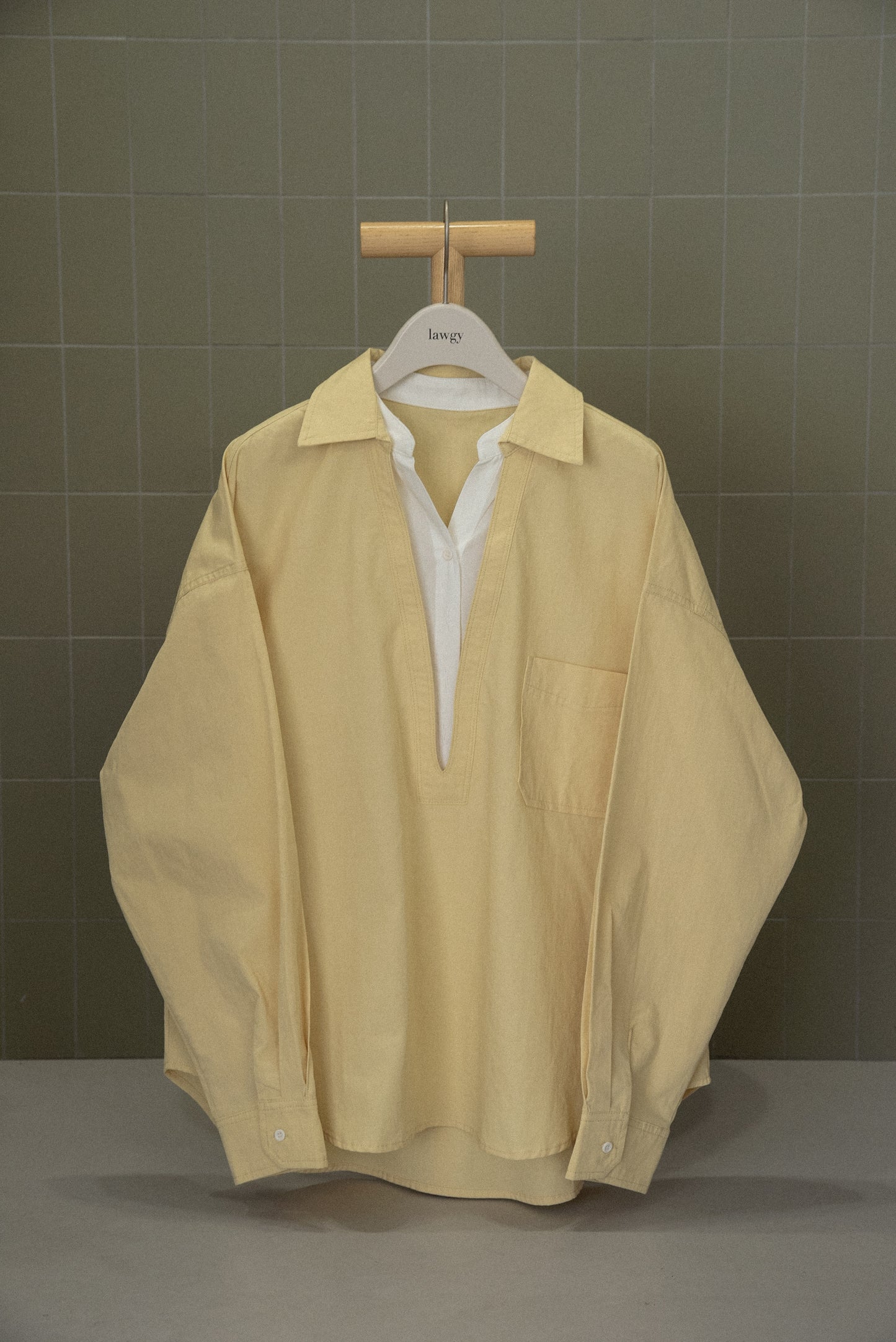 double wind accent v neck shirt