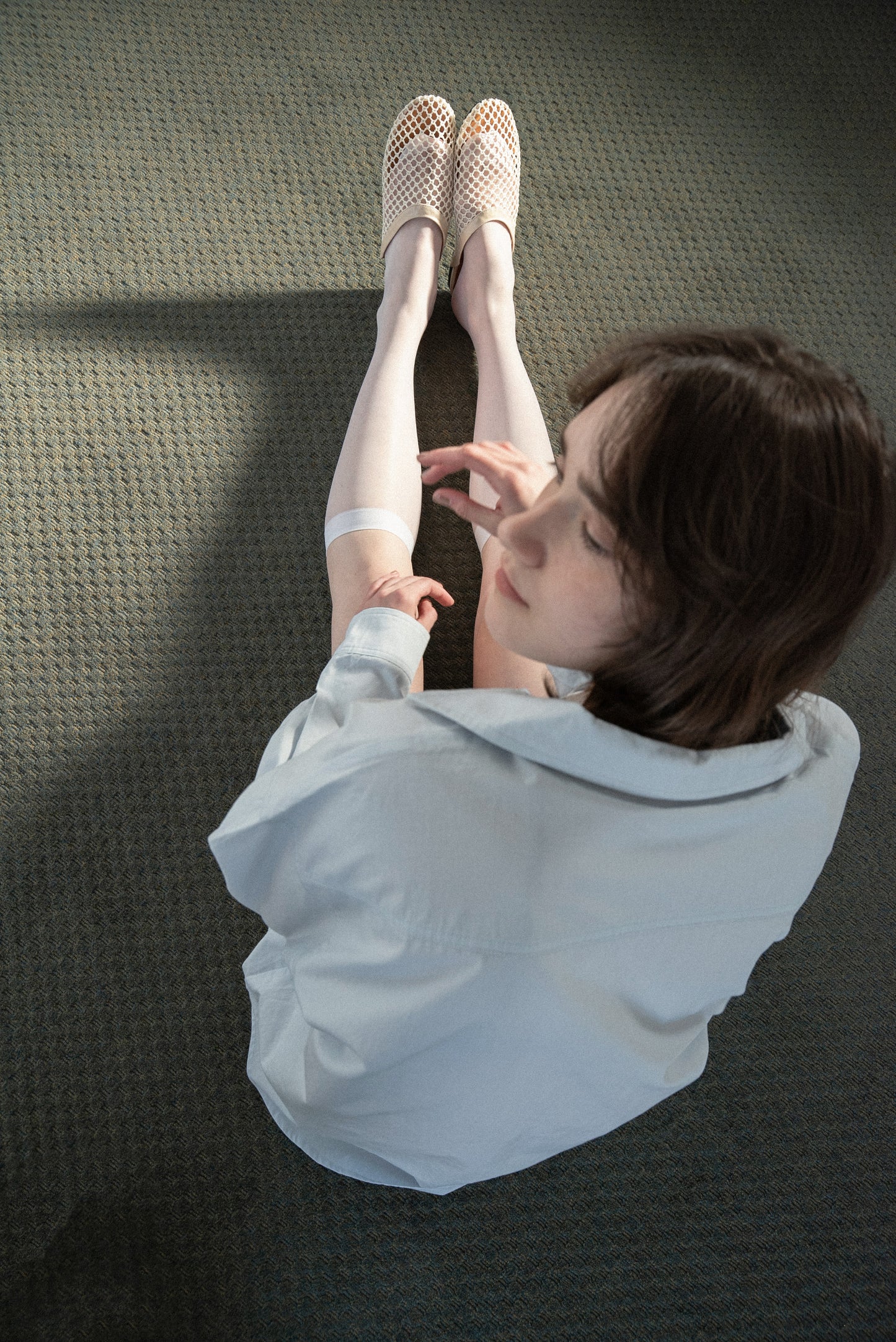 double wind accent v neck shirt