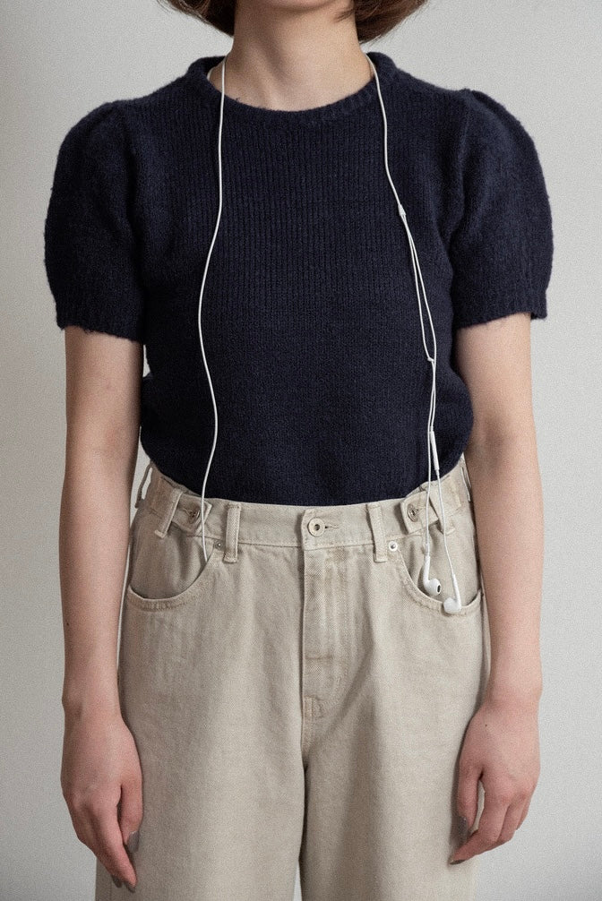 shoulder tuck round neck knit t