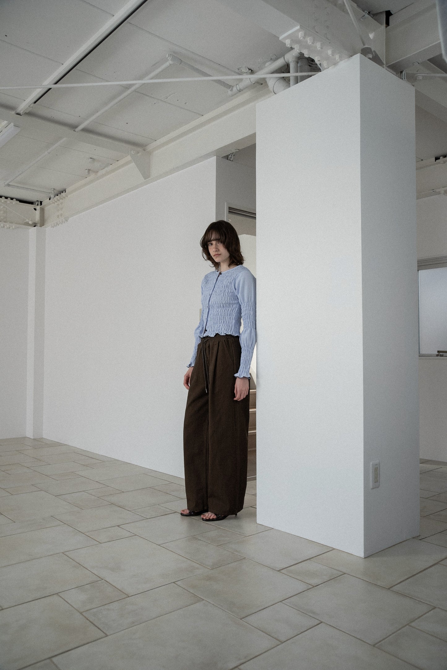 button point random shirring blouse