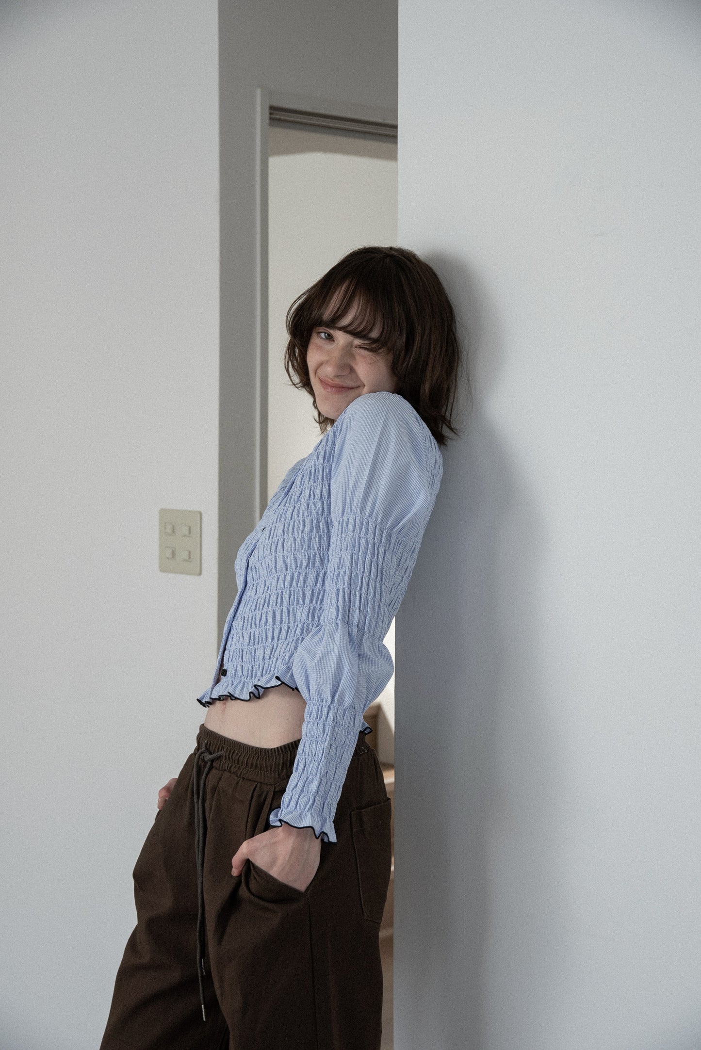 button point random shirring blouse