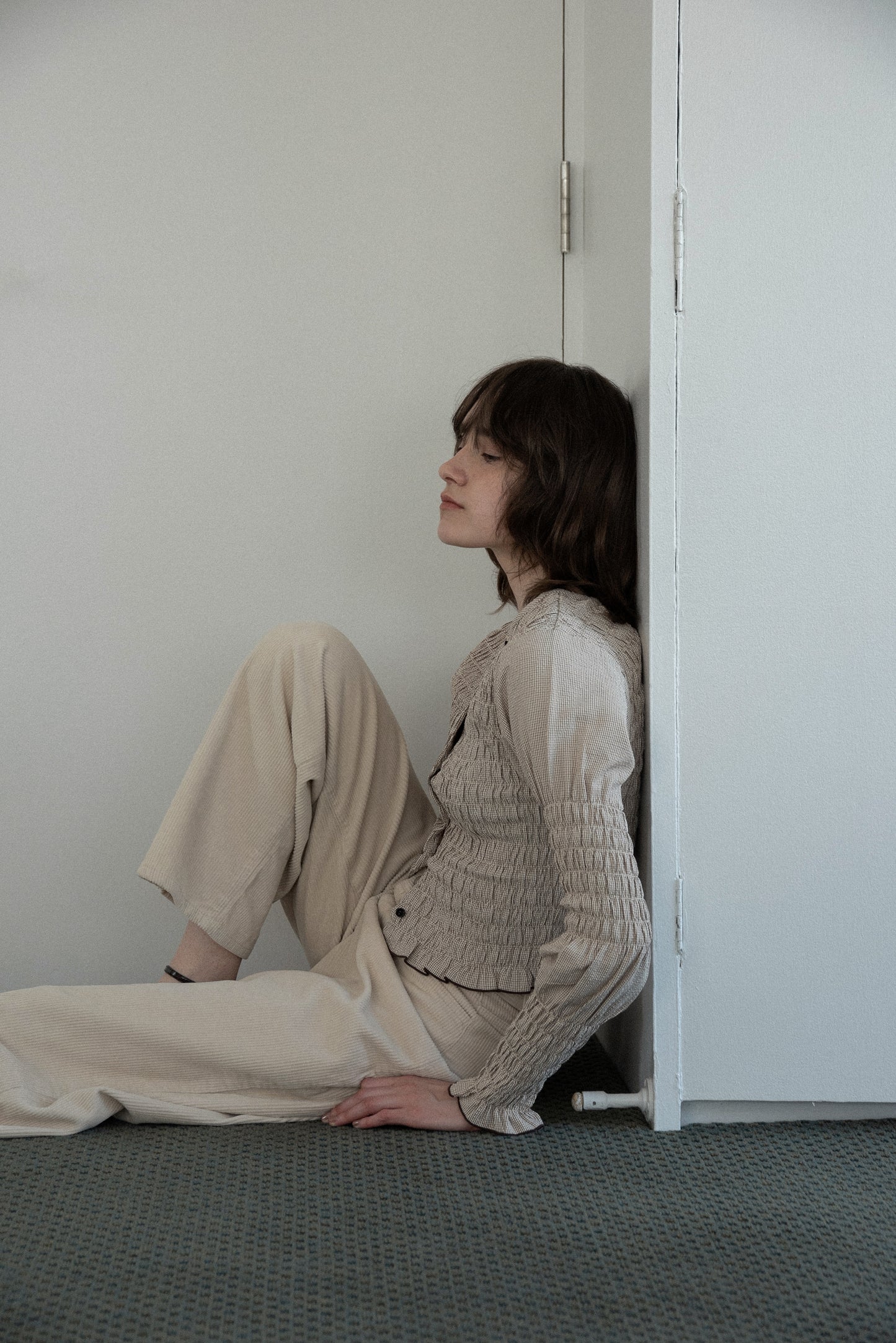 button point random shirring blouse