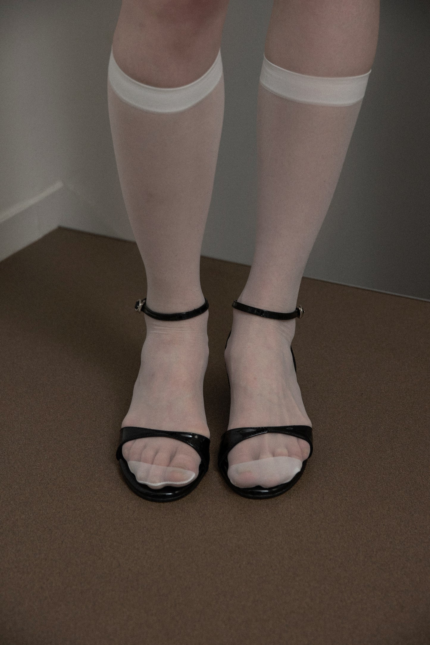 slim strap low heel sandal