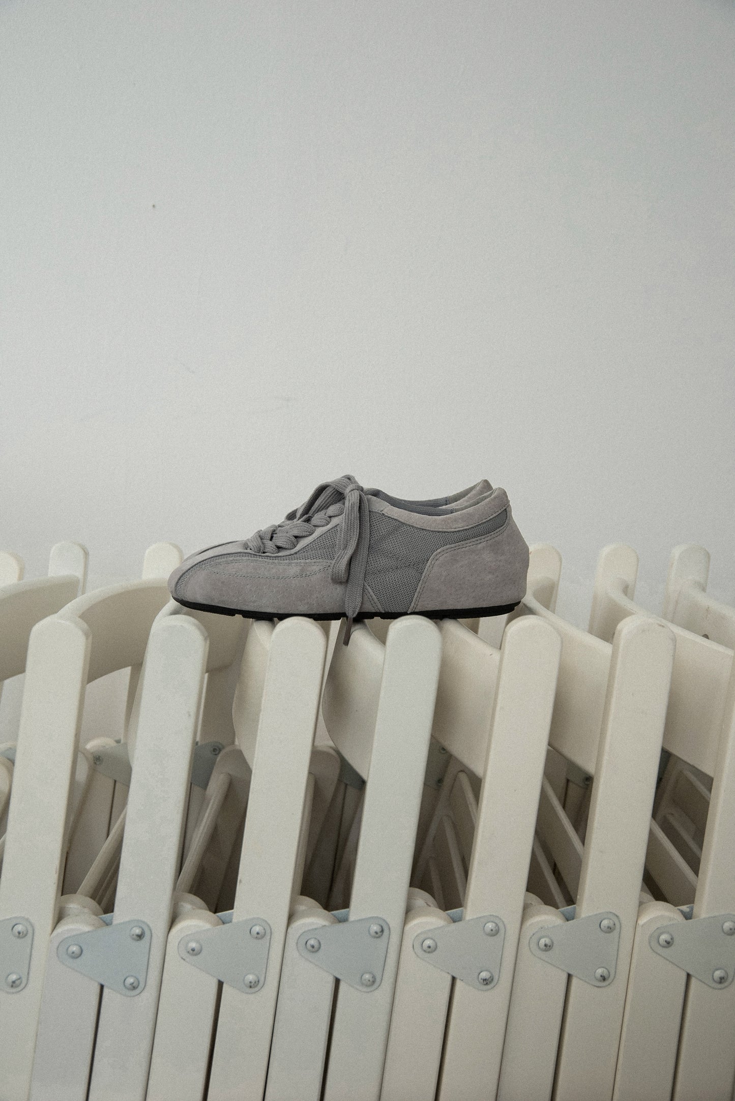 thin sole mixed material sneaker