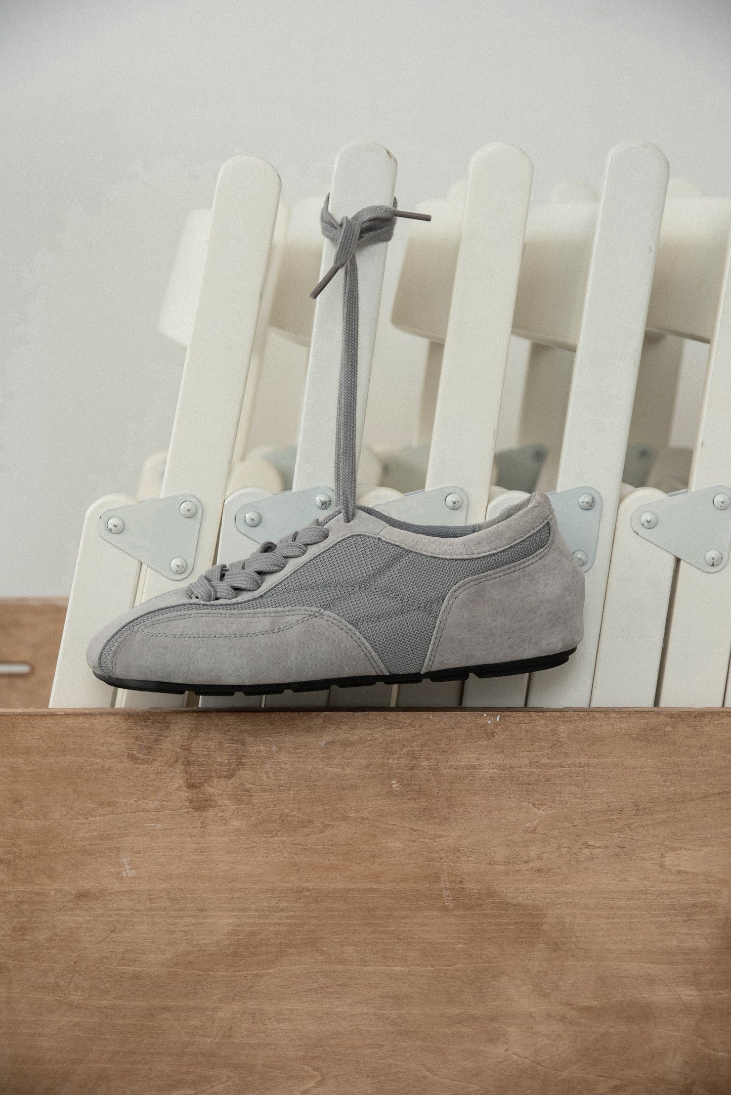 thin sole mixed material sneaker
