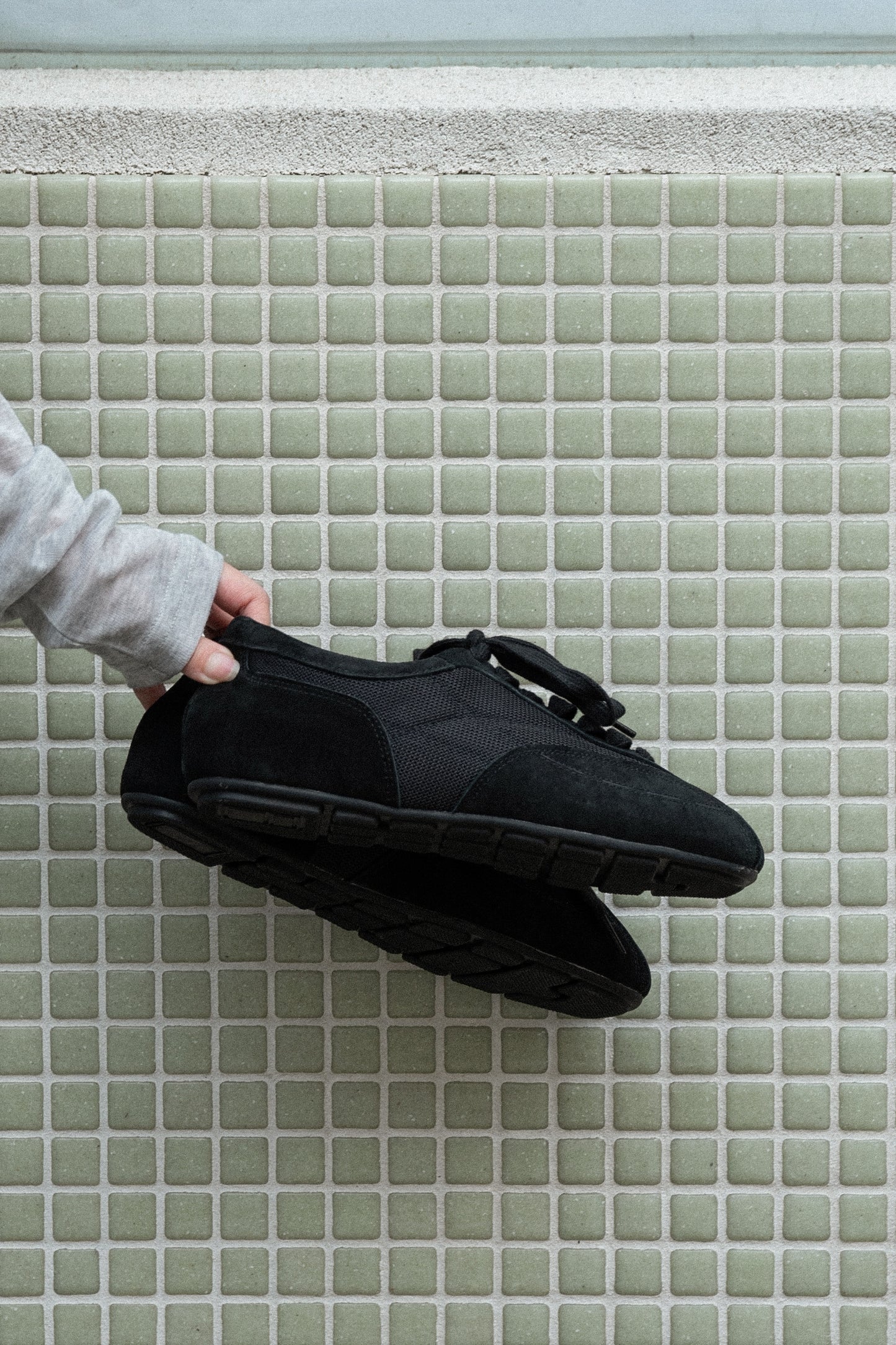 thin sole mixed material sneaker