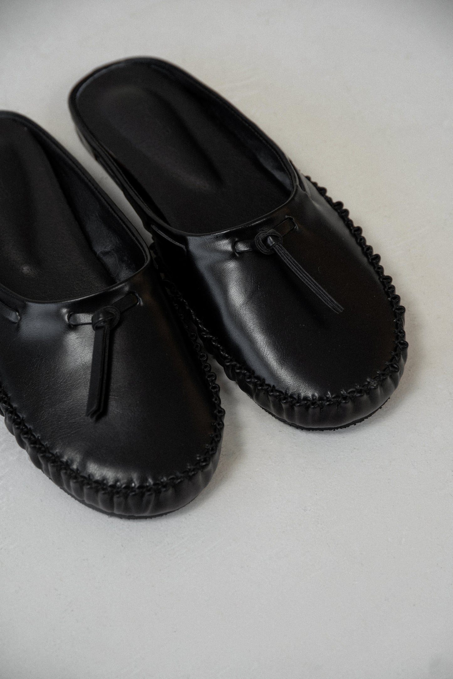 tied detail moccasin sabo