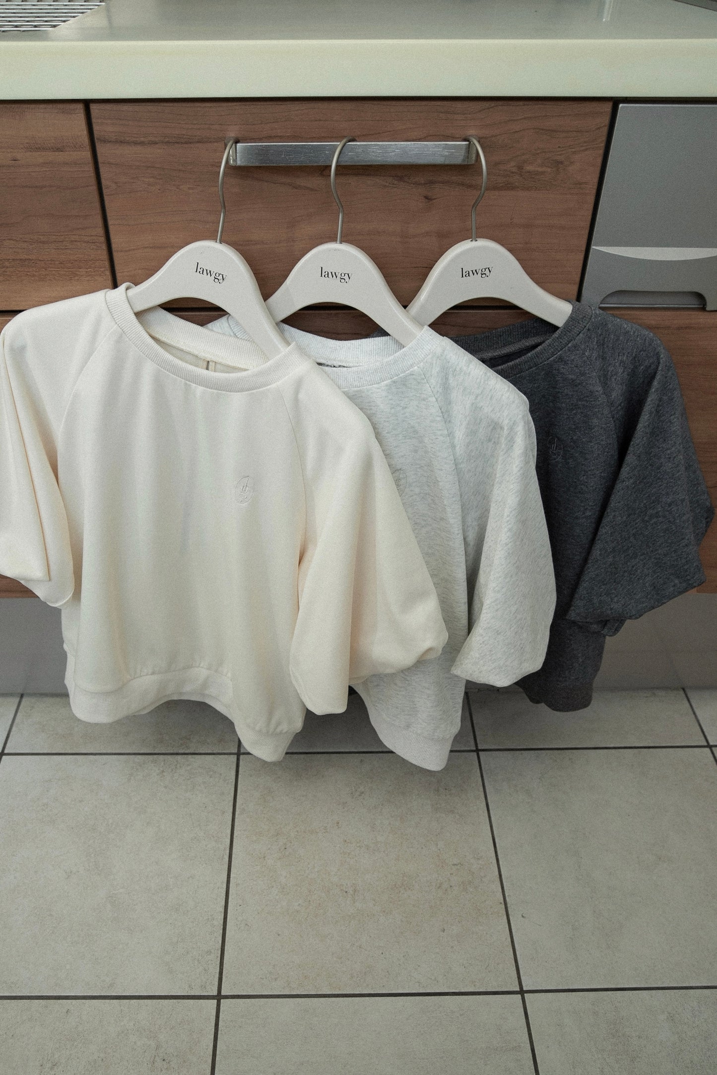balloon raglan sleeve logo sweat